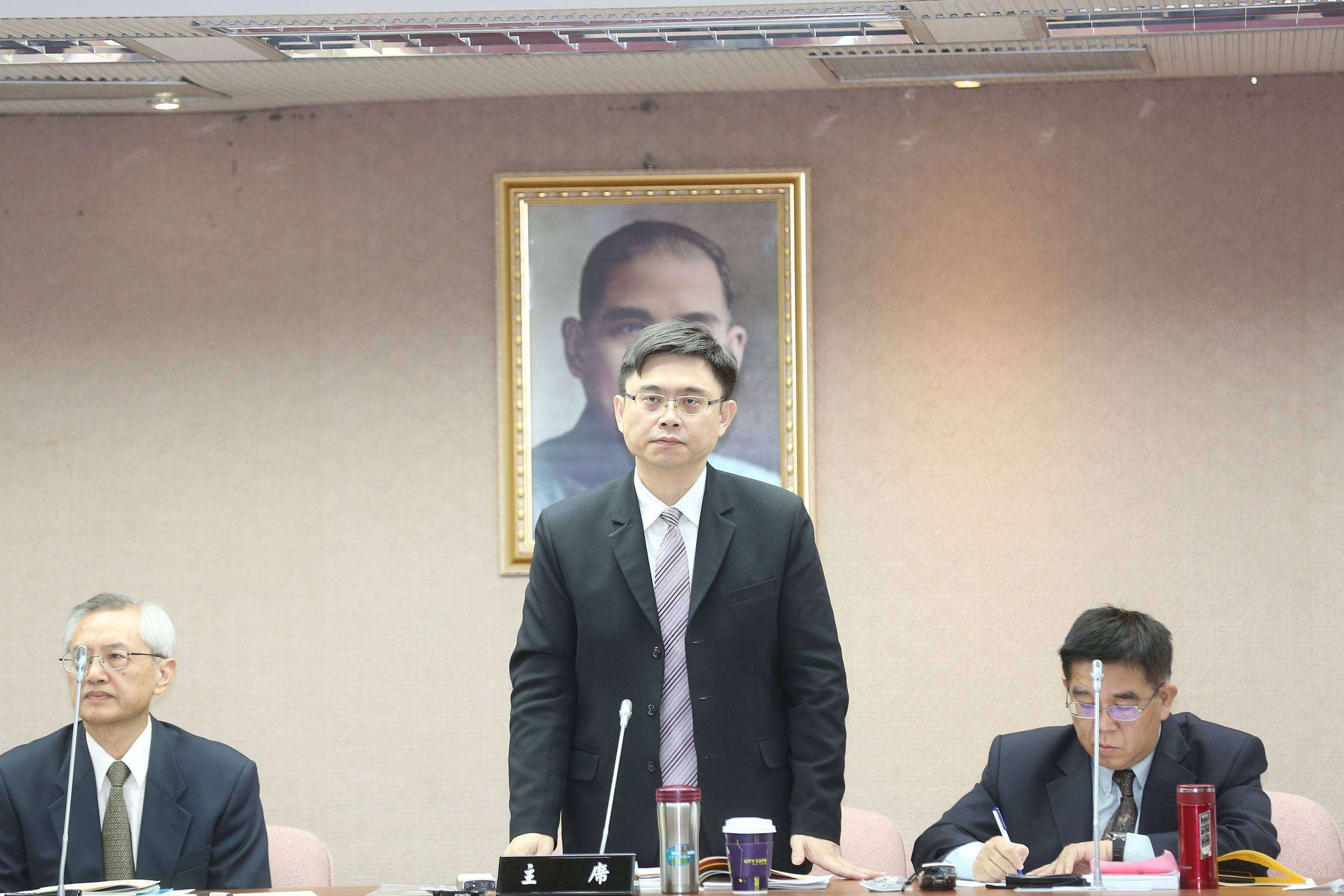 賴瑞隆近期在部分公開民調中維持領先，「高雄五五波」說法也因此引發討論。（鏡週刊資料庫）