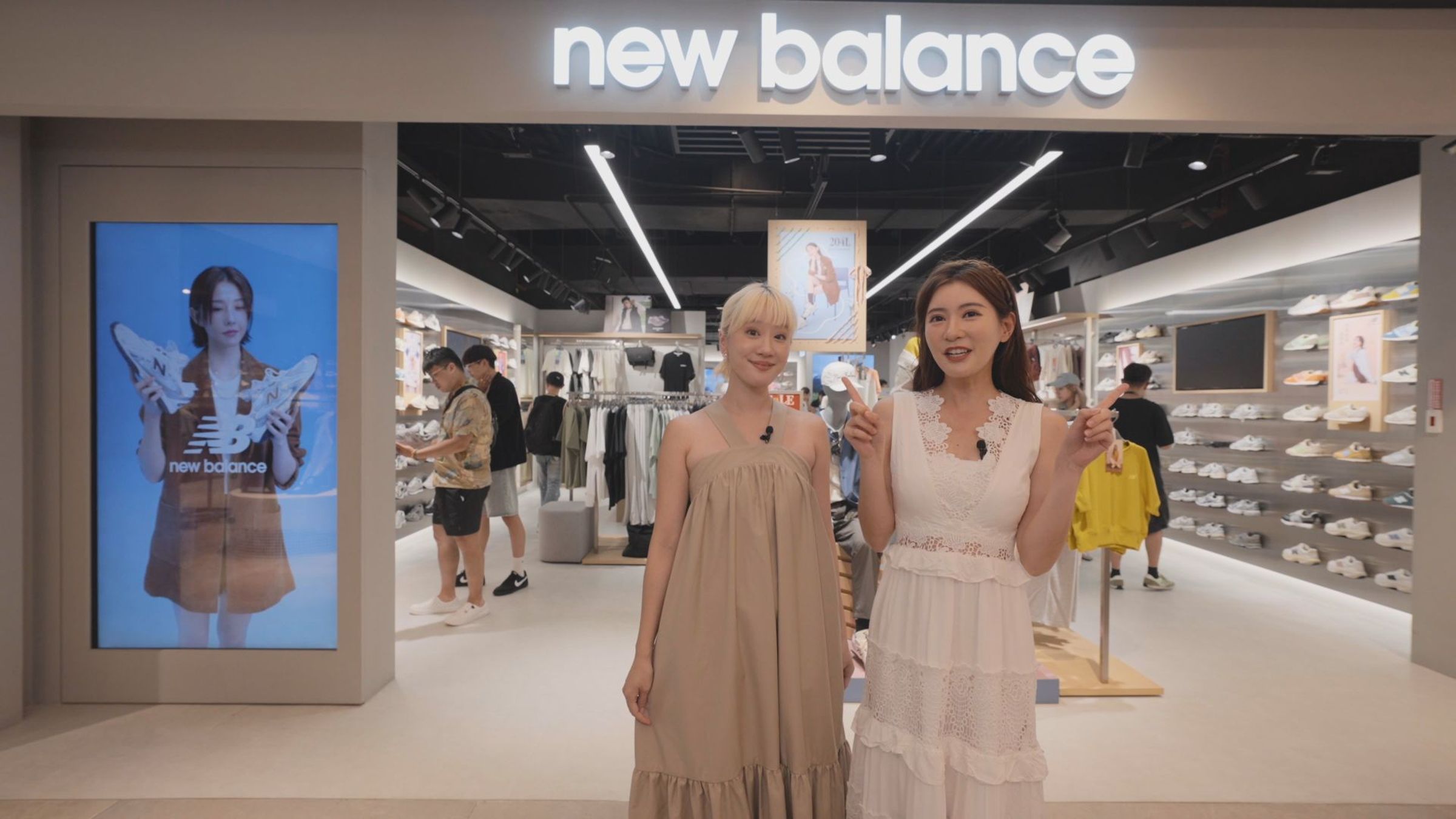 週年慶期間,New Balance Metro旗艦店推出指定鞋款兩件8折、滿5,500元折500、滿7,000元折800優惠,成為情侶鞋、親子鞋入手最佳時機。