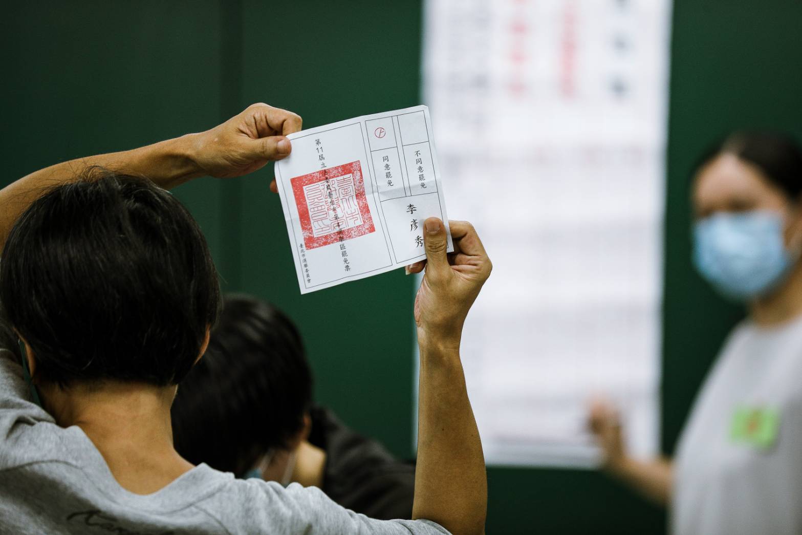 726大罷免投票今盛大登場，目前各選區已經在進行開票作業。（鏡報鄒保祥攝）