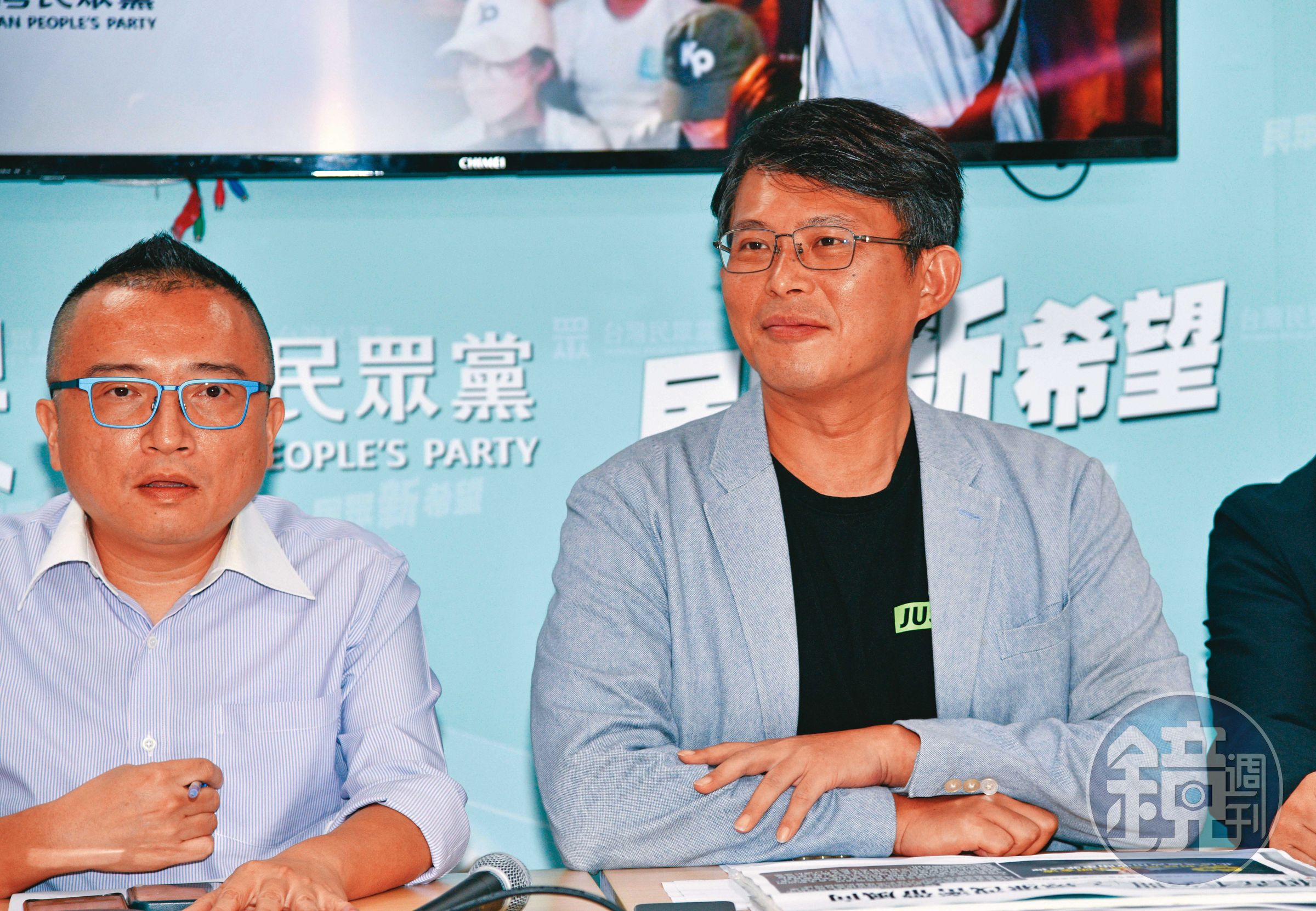 民眾黨挺柯戰清白,多場記者會皆由黃國昌(右)站上火線主導,儼然成為實習黨主席。