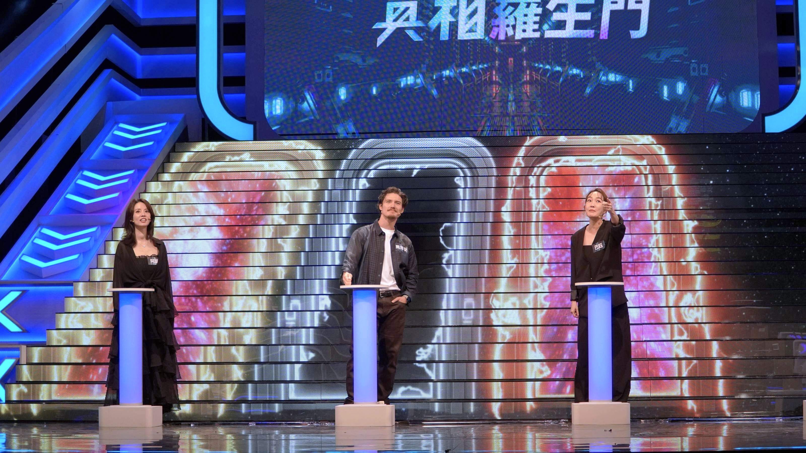 阿諾錄影自曝出遊住飯店習慣。（公視提供）