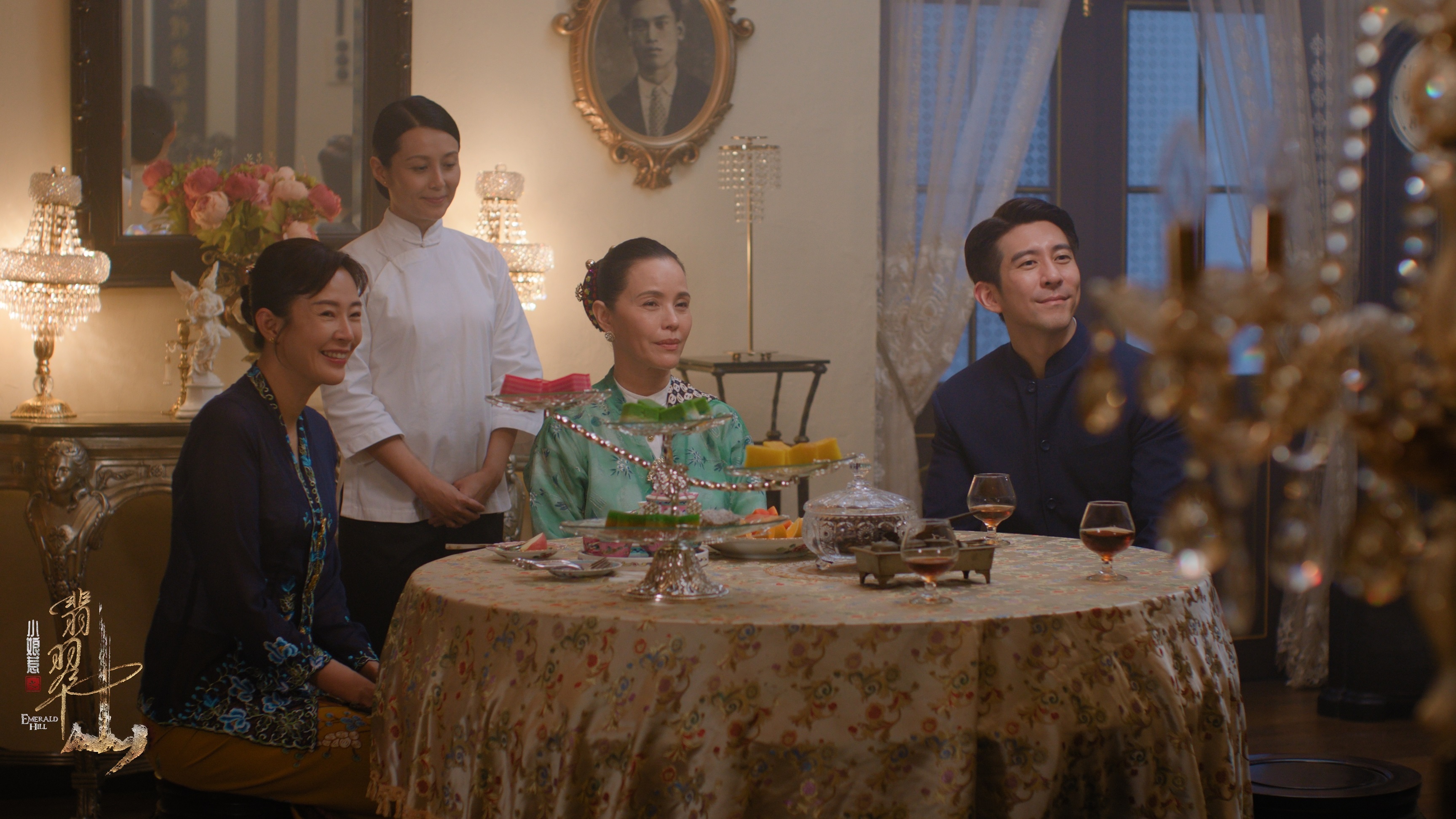 修杰楷（前排右起）和新加坡演員鄭惠玉、劉子絢有精采對手戲。（TVBS提供）