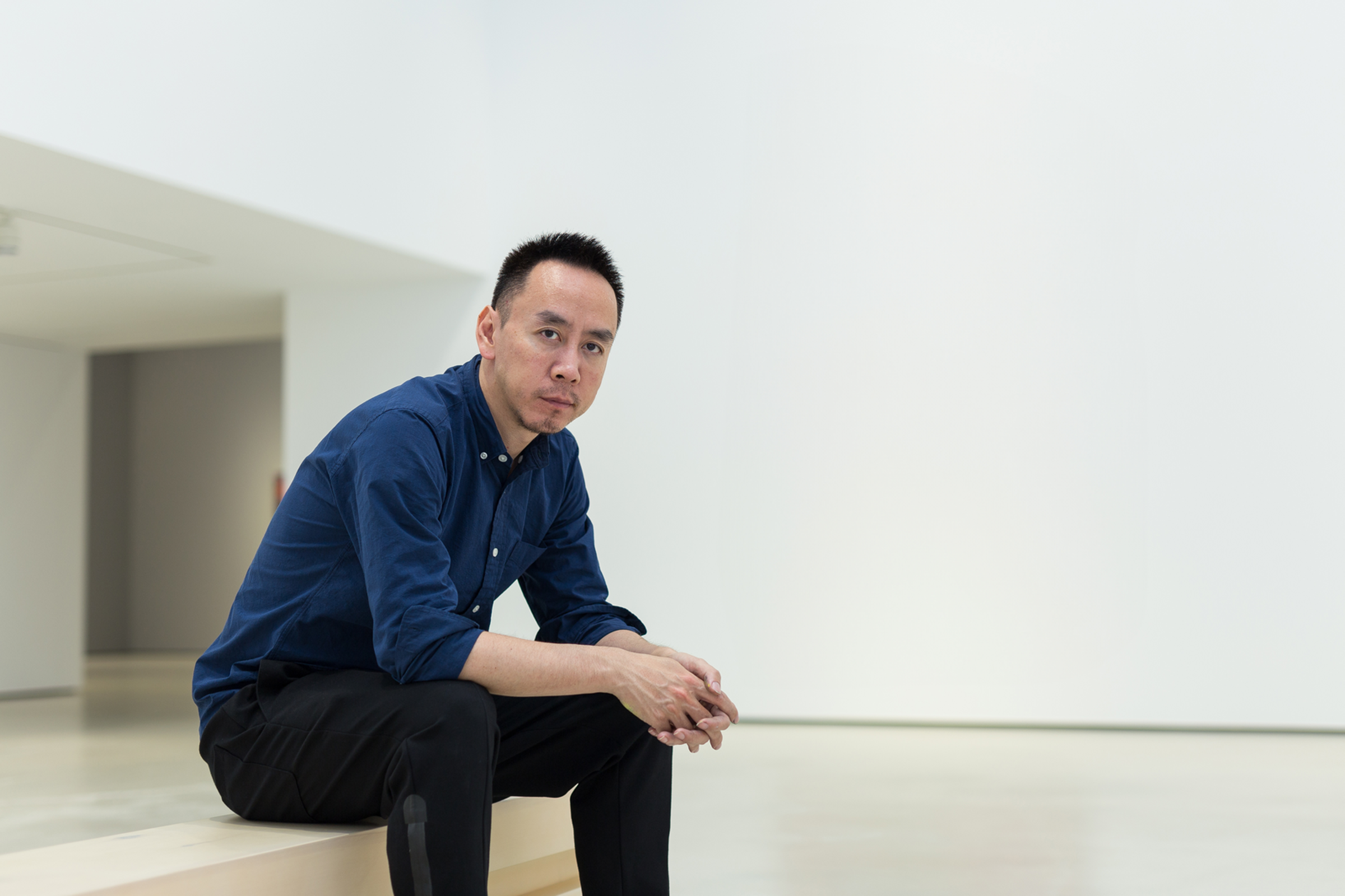 黃宇興畢業於中國大陸的中央美術學院,2021年,他的畫作《七寶松》在香港佳士得拍賣會上以6,400萬港元創下成交紀錄,並在2024年胡潤中國藝術家排行榜中位列第4名。(人頭馬提供)