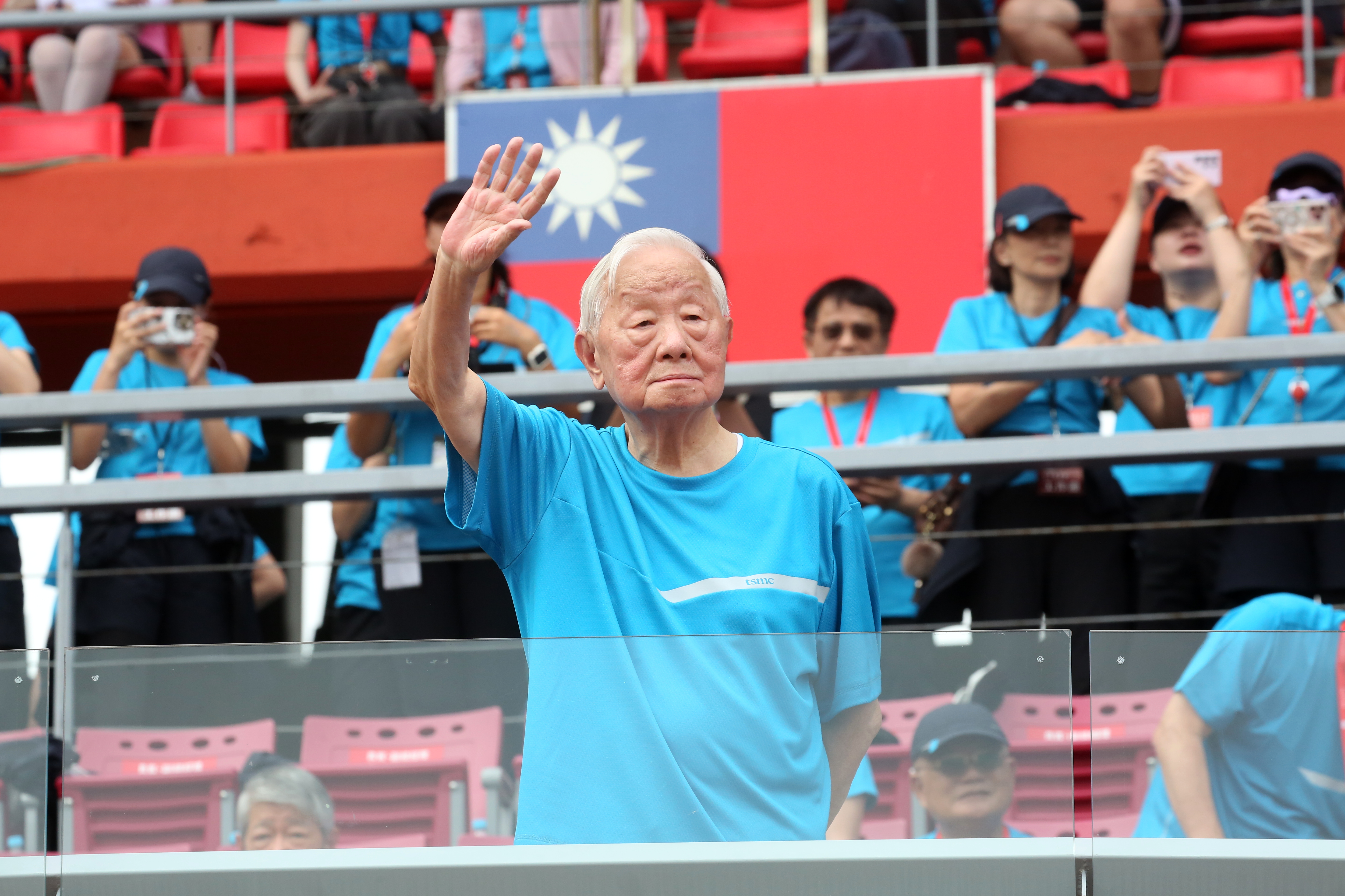 張忠謀說，台積電最嚴峻的挑戰就在眼前，相信會成功。