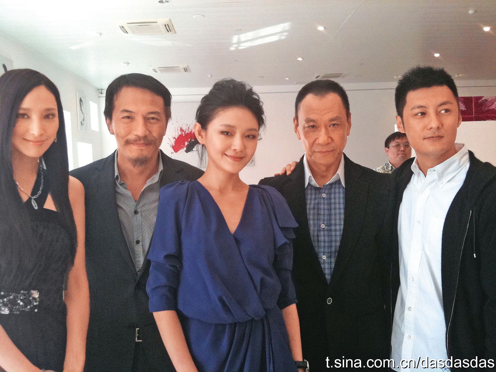 吳佩慈（左）和大S（中）作為華岡七仙女，一直都力挺大S的戲劇作品。（翻攝自大S微博）