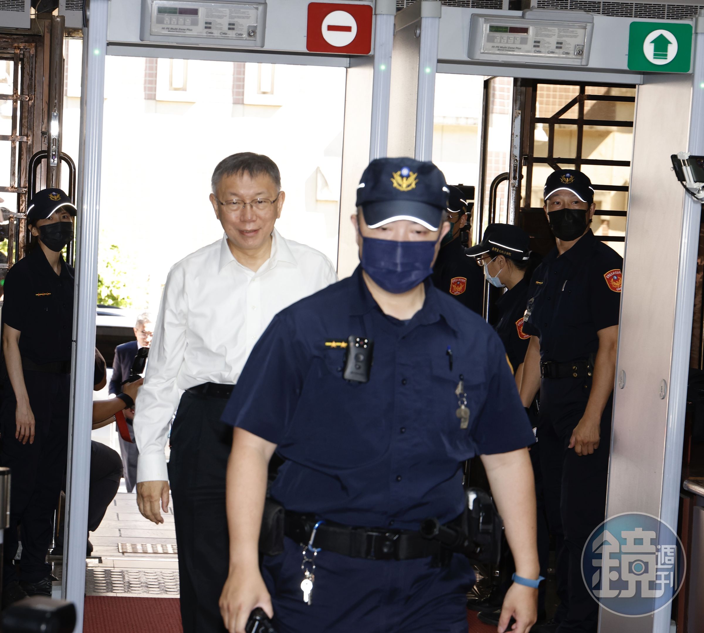 柯文哲一早進入北院準備下午羈押庭，目前他重回被逮捕聲押的狀態。