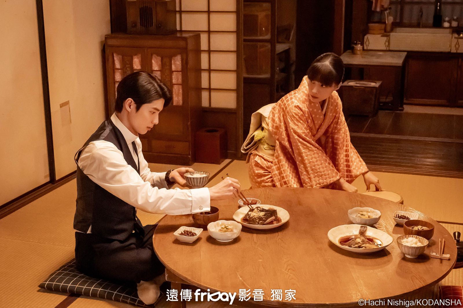 《宛如粼光夫婦日和》以昭和11年為背景,講述一對新婚夫妻從生疏到靠近、展開甜蜜又青澀的時光。( 翻攝自官方X)