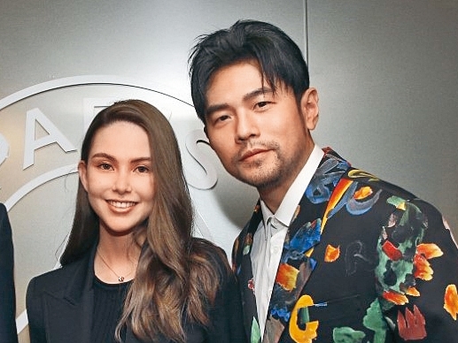 昆凌17歲認識32歲的周杰倫，半年後交往被寵成公主。（hannah_quinlivan IG）