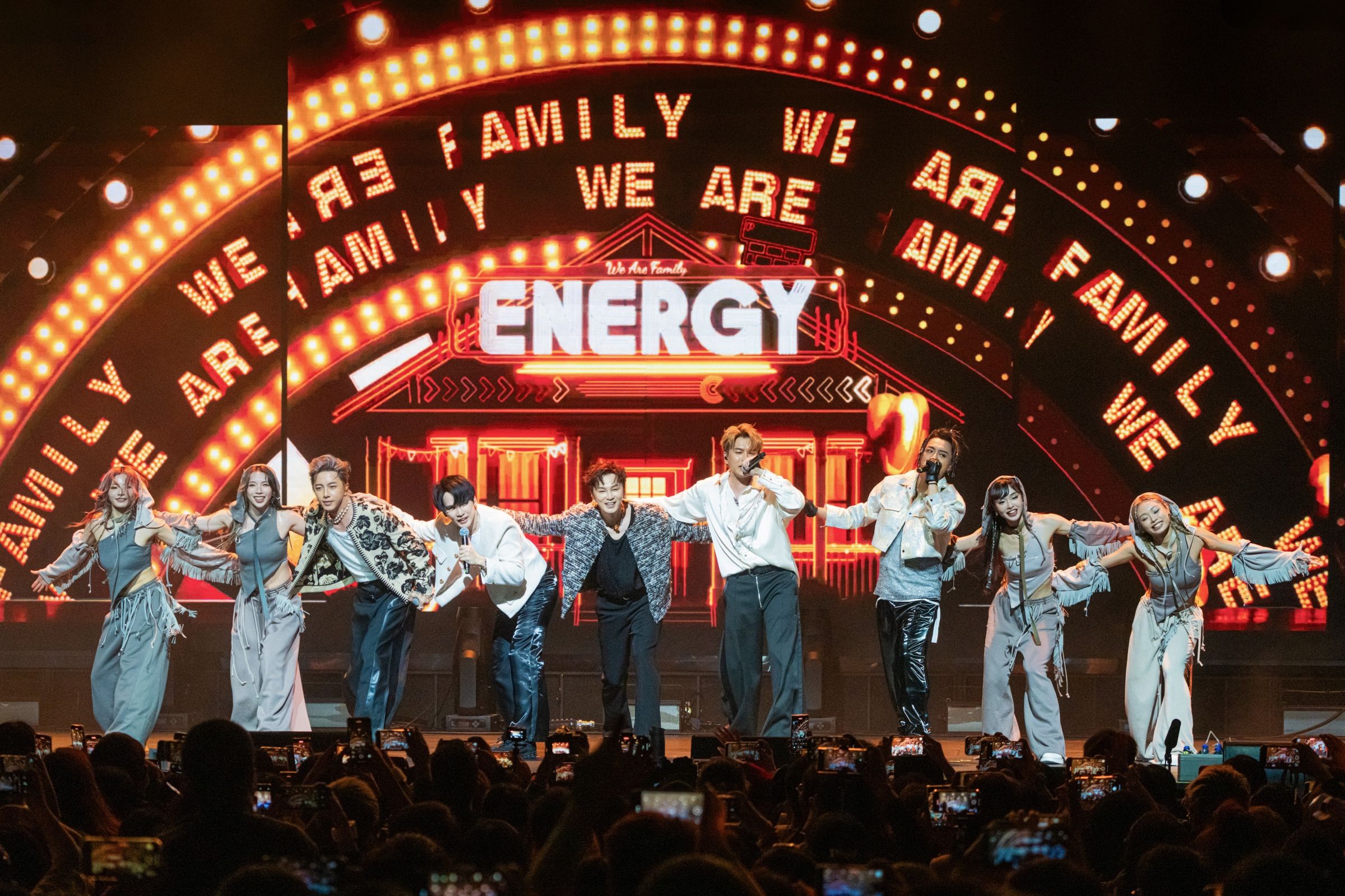 Energy首度五人完整體在上海舉辦《Here I Am我在》演唱會。(相信音樂提供)
