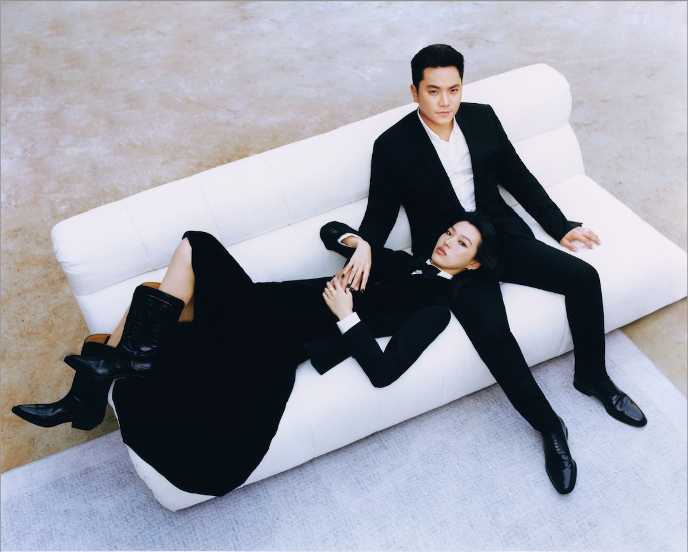 王令塵與游天翼工作都與藝術相關,婚紗照也走藝術路線。(WONDERLAND提供)