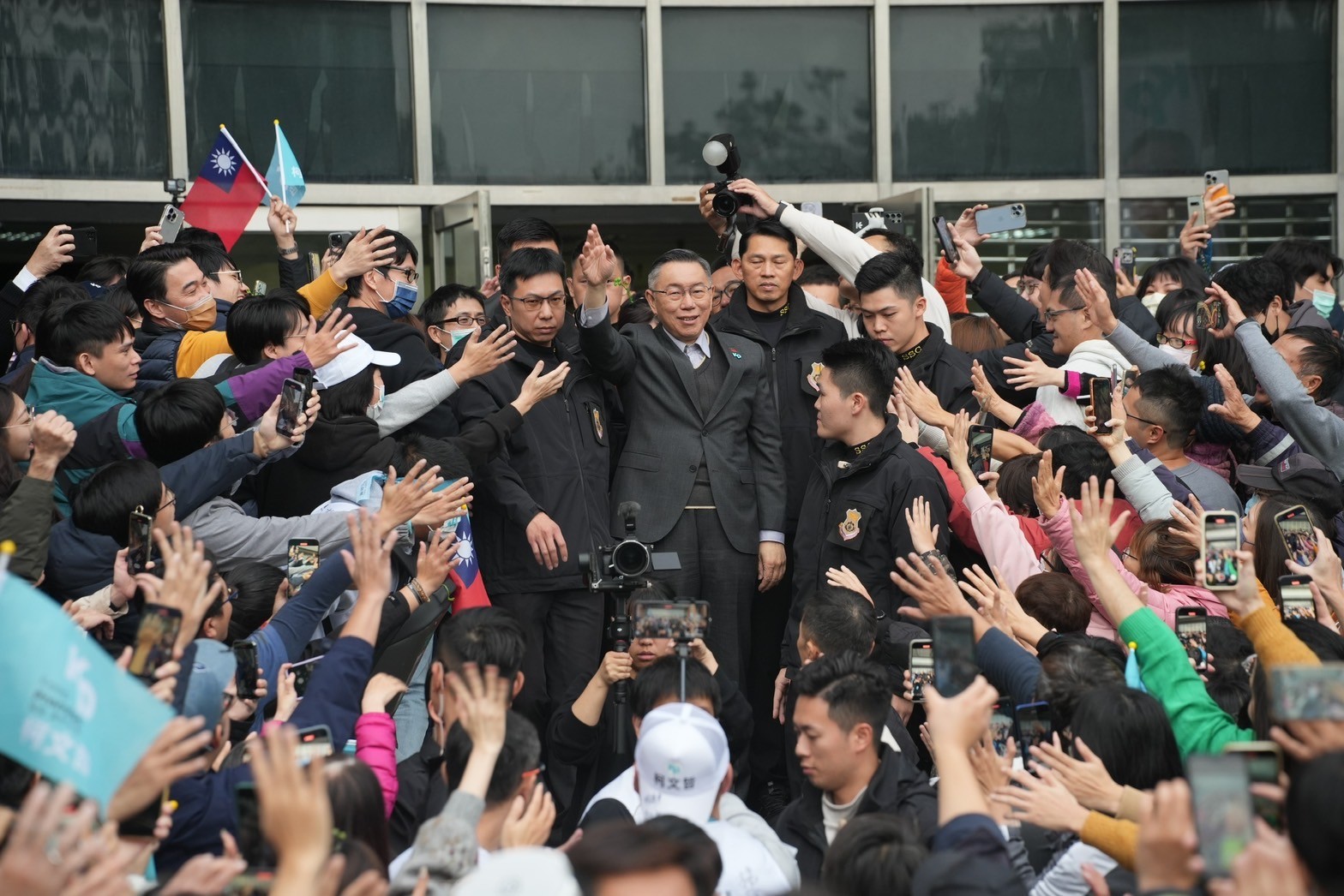 去年12月,柯文哲在新竹造勢,彼時藍白合仍在協商階段,他也不知此役將造成他民調重傷。(柯文哲團隊提供)