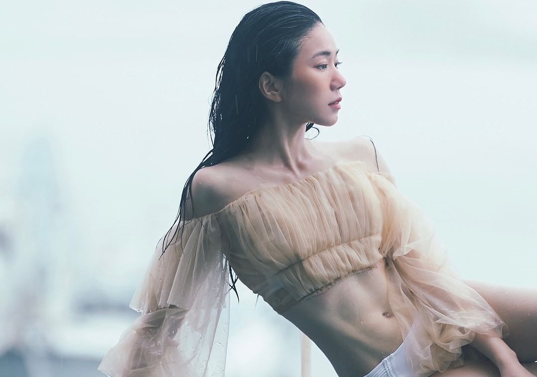 家寧曬出多張自己的腹肌辣照，還意有所指寫下「一切從此刻開始，是結束也是啟程」。（翻攝自家寧IG）