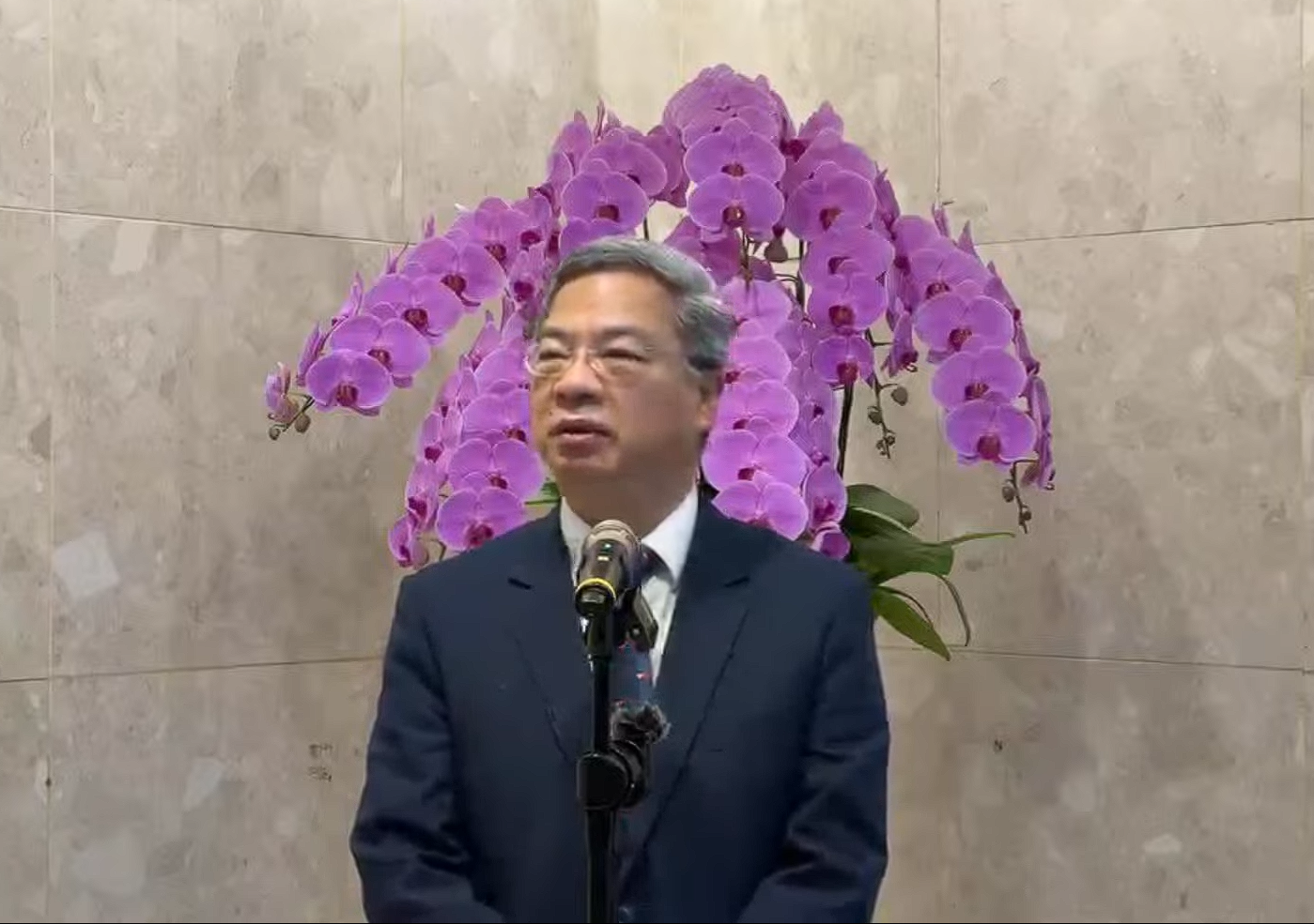 行政院和經濟部13日下午都舉行台美對等貿易協定的說明記者會。(翻攝經濟部直播)