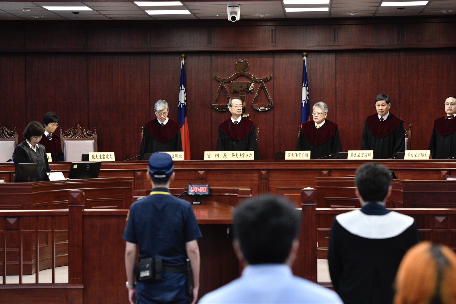 憲法法庭宣判藐視國會罪、處罰拒絕出席聽證會者等6大新制違憲，立即失效。