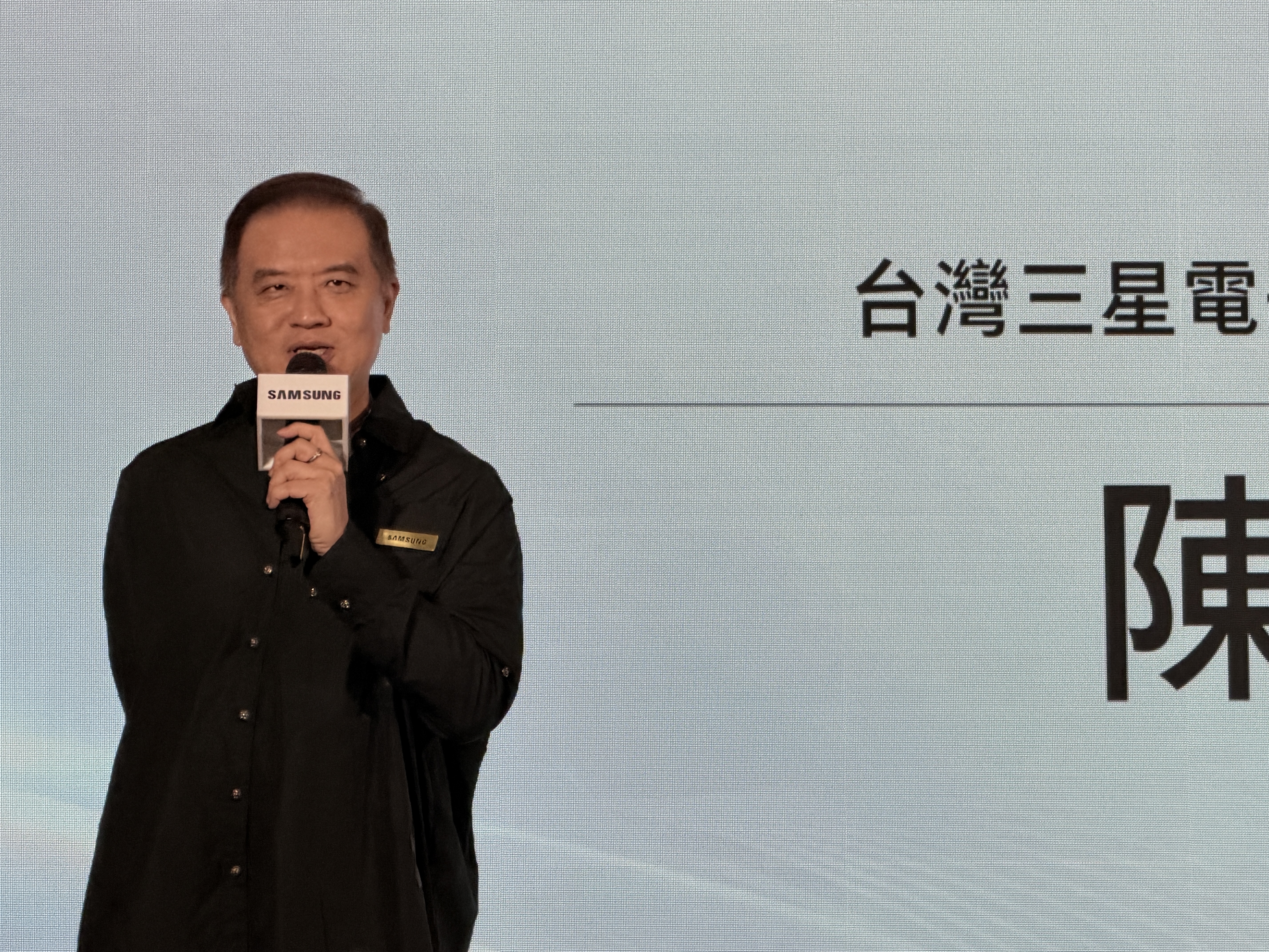台灣三星電子行動通訊事業部總經理陳啓蒙今（29）日喊話「今年下半年手機是早買早享受還享折扣」！