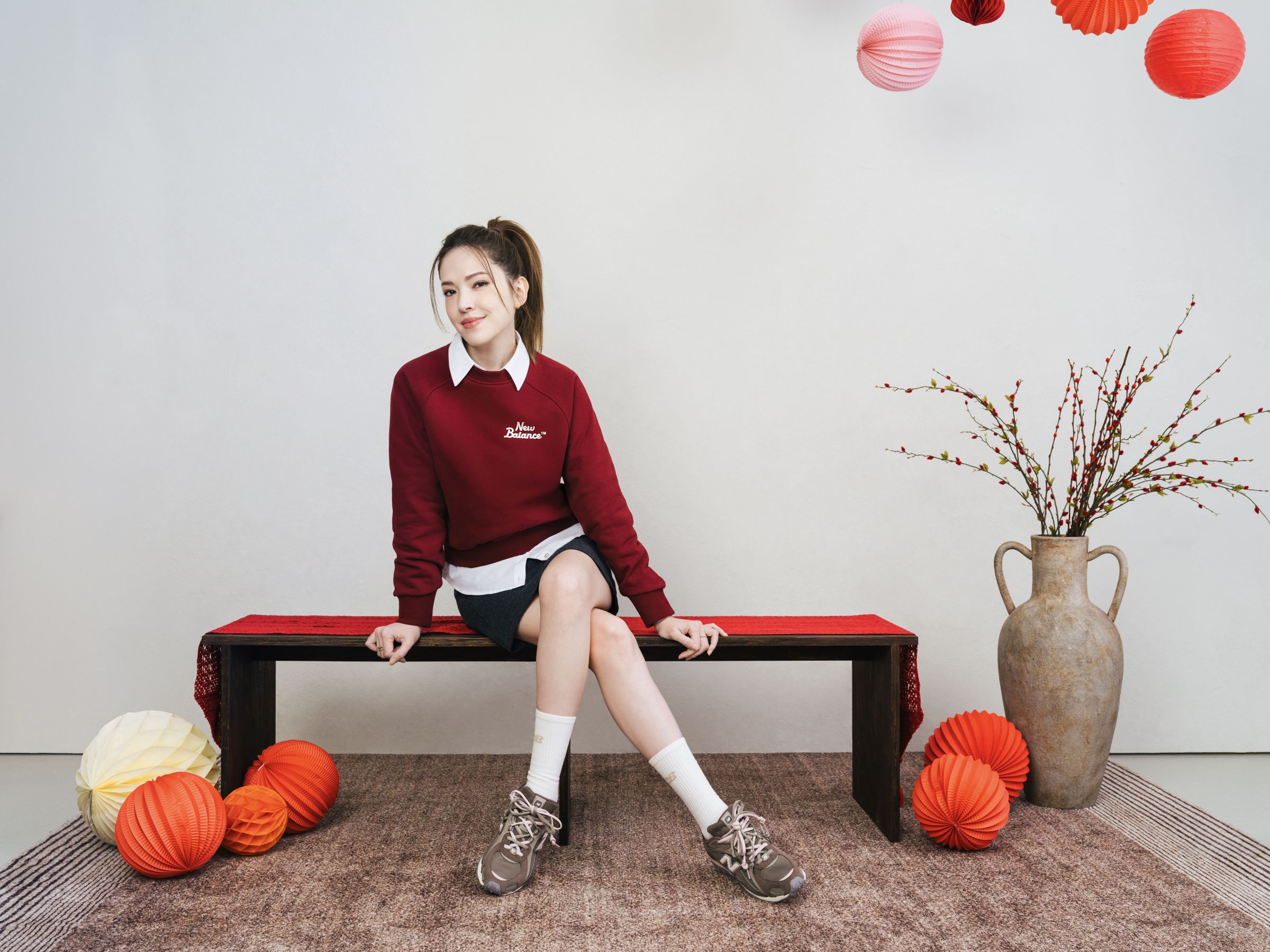 許瑋甯應景一身紅。(New Balance)