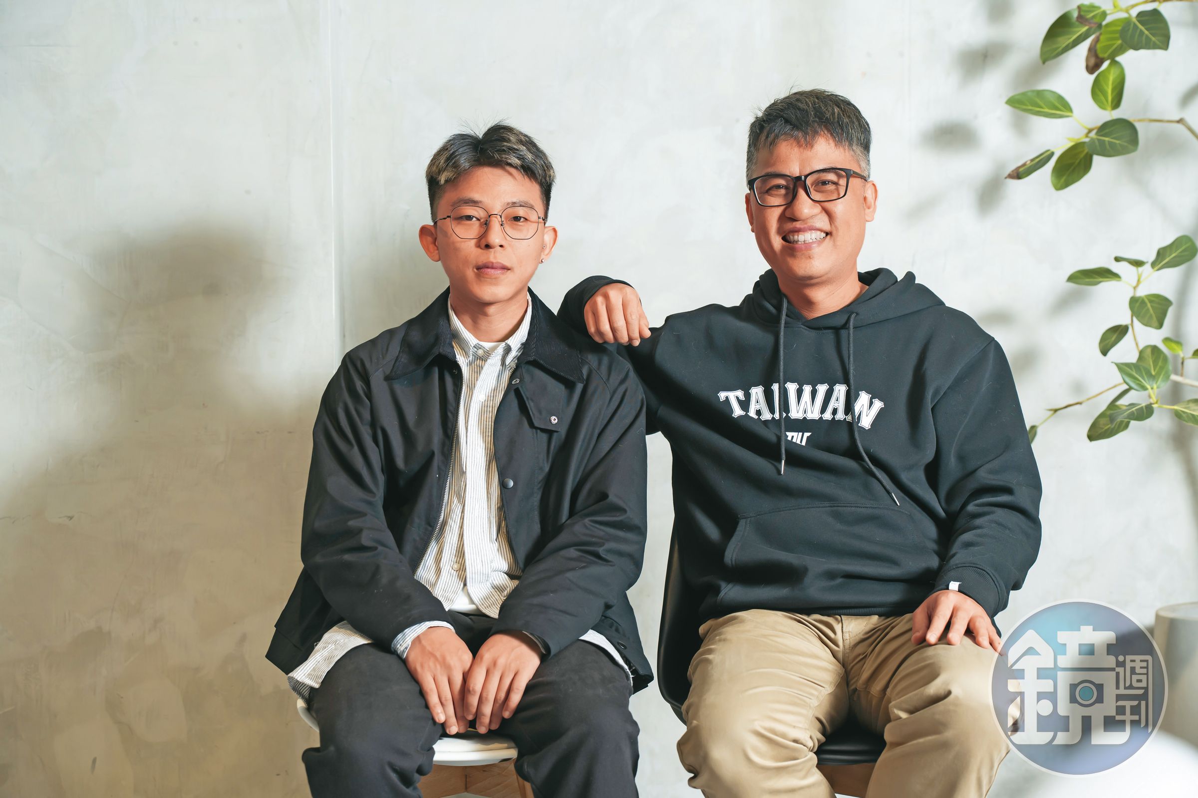 製作人兼編劇陳南宏（右）認為新銳導演朱平（左）拍出工人樣貌及獨特的生活感。