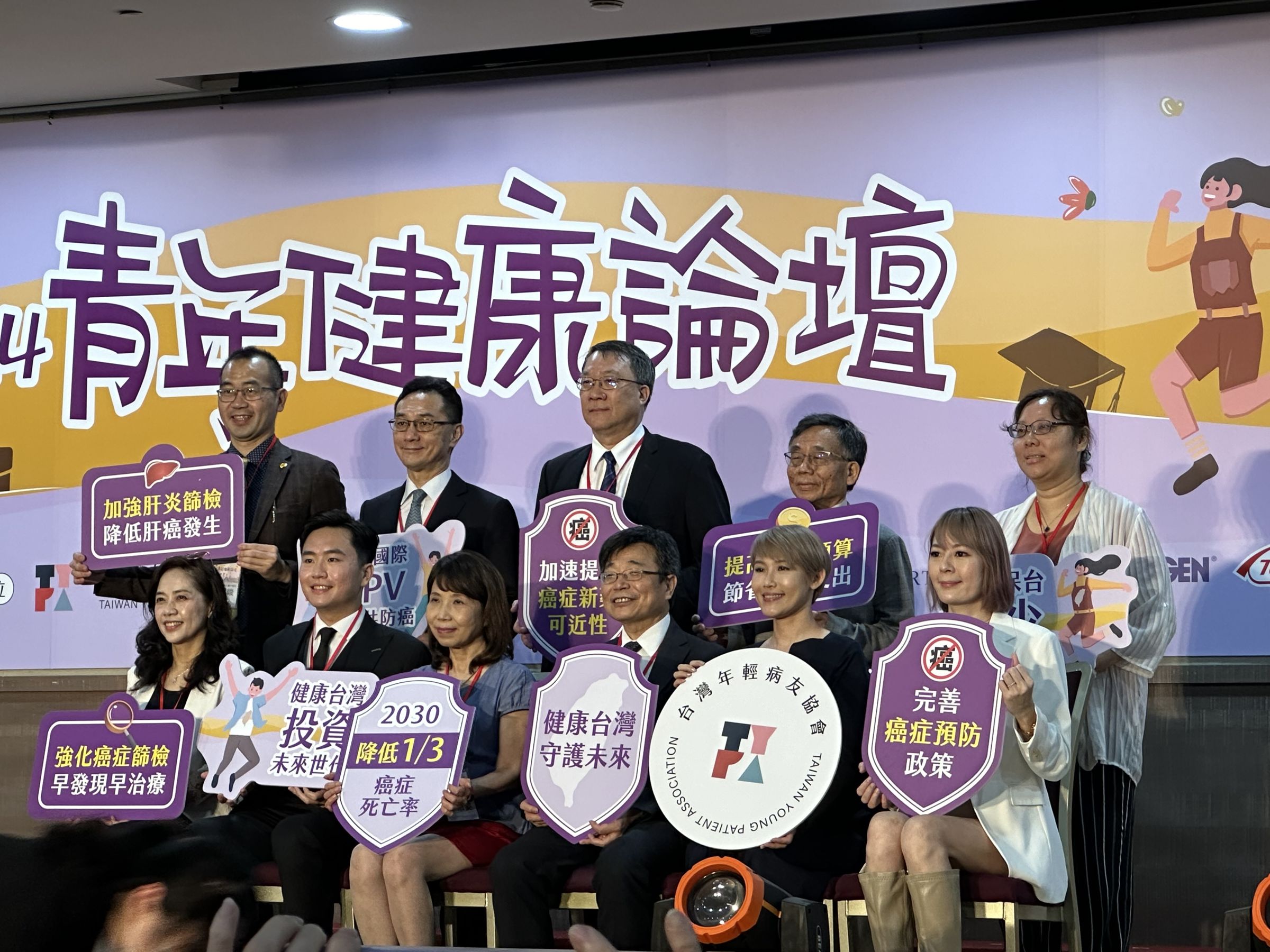 沈延盛院長最早提出「雙軌制」及「雙刀流」概念，是在2024年健康青年論壇上。