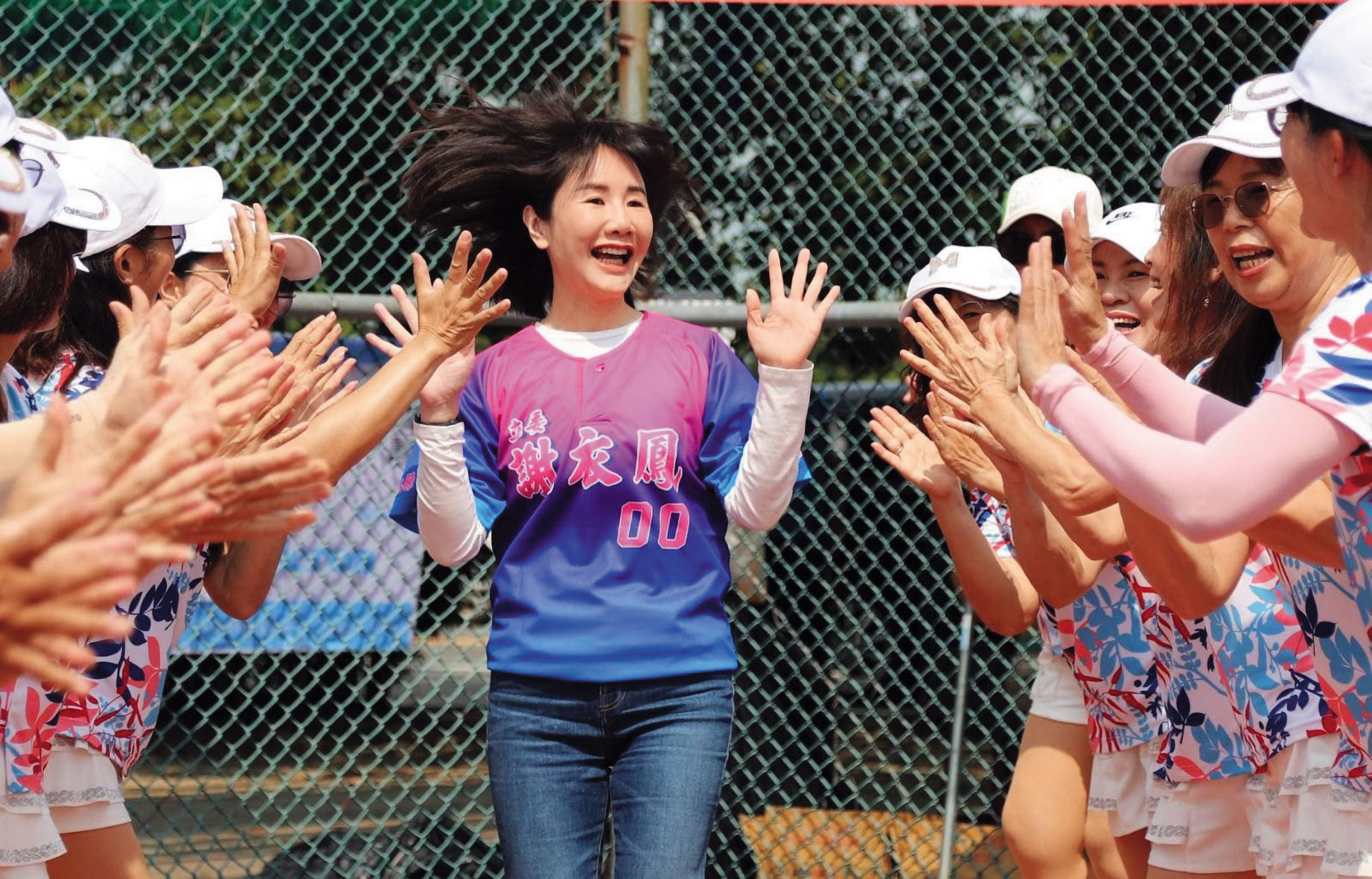 藍中彰拉緊報1／謝衣鳯不甩議長弟自爆　鋪排縣長陸空戰準備