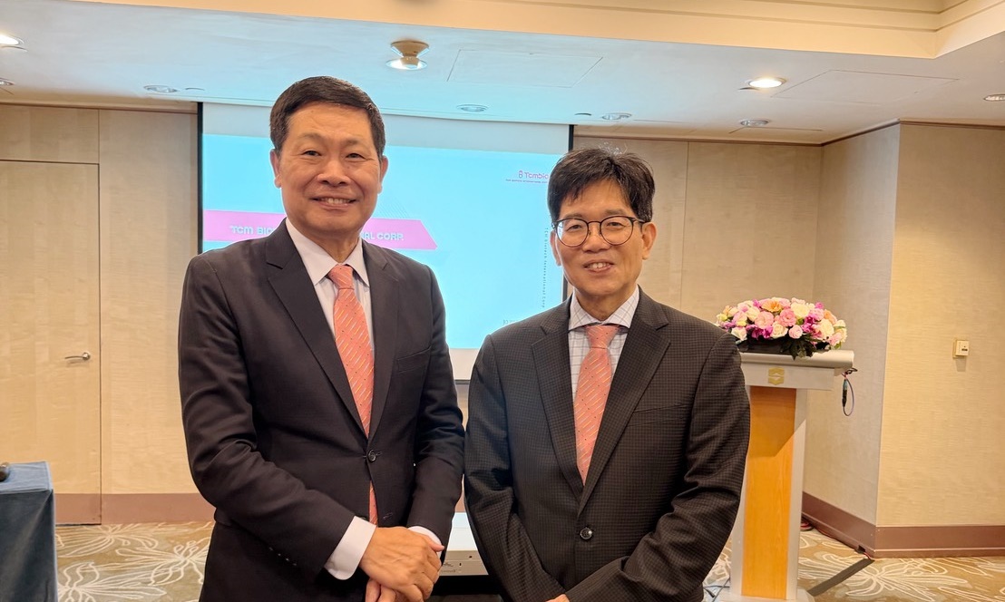 泰宗預計4月初掛牌上市，董事長徐煥清(左)、總經理王雅俊(右)在記者茶敘上談營運展望。徐煥清認為健康醫療產永遠都有機會在。