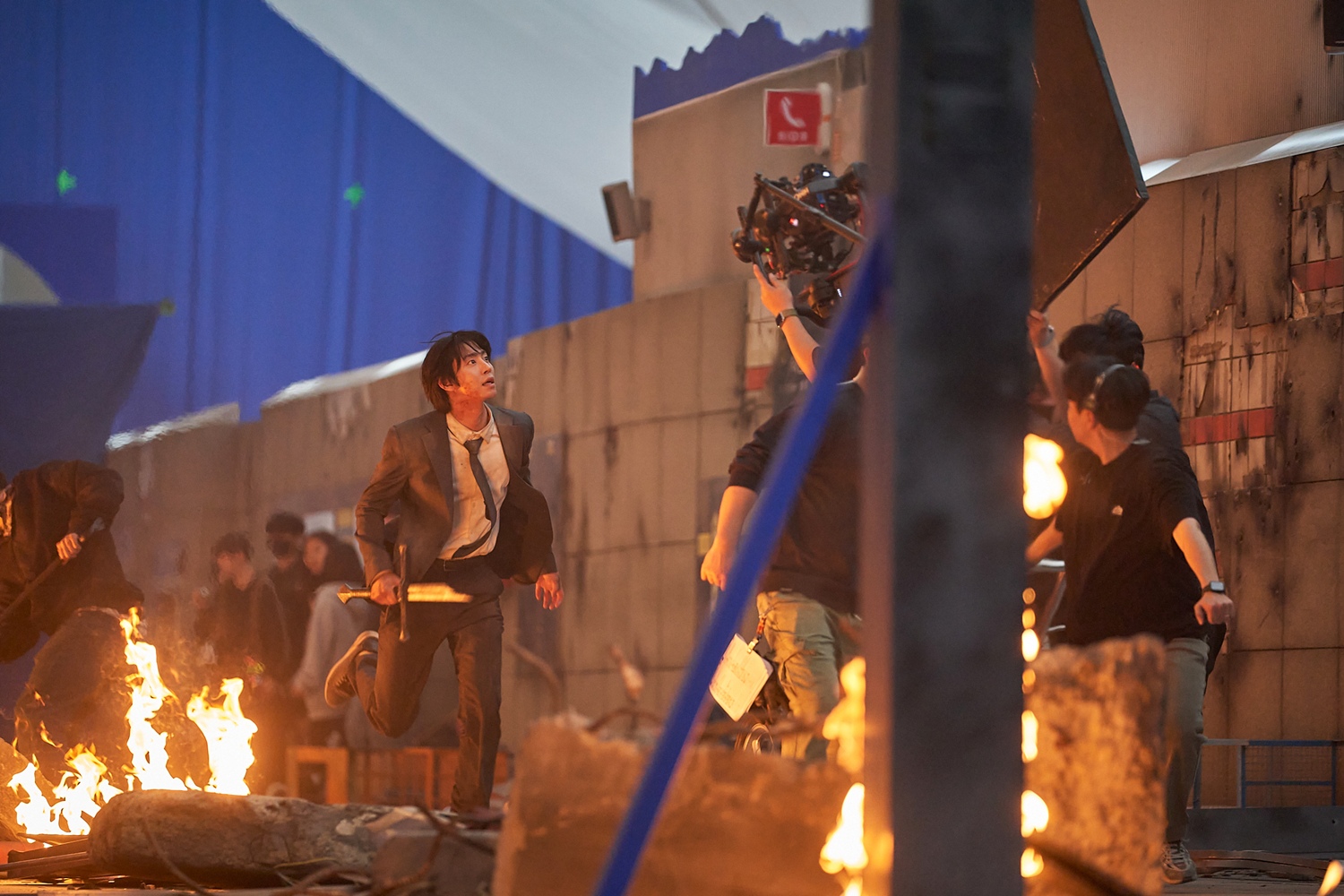 《全知讀者視角》砸6.5億元打造現實與奇幻交錯的世界觀，安孝燮首次登上大銀幕就得克服不少挑戰。（采昌國際多媒體提供）