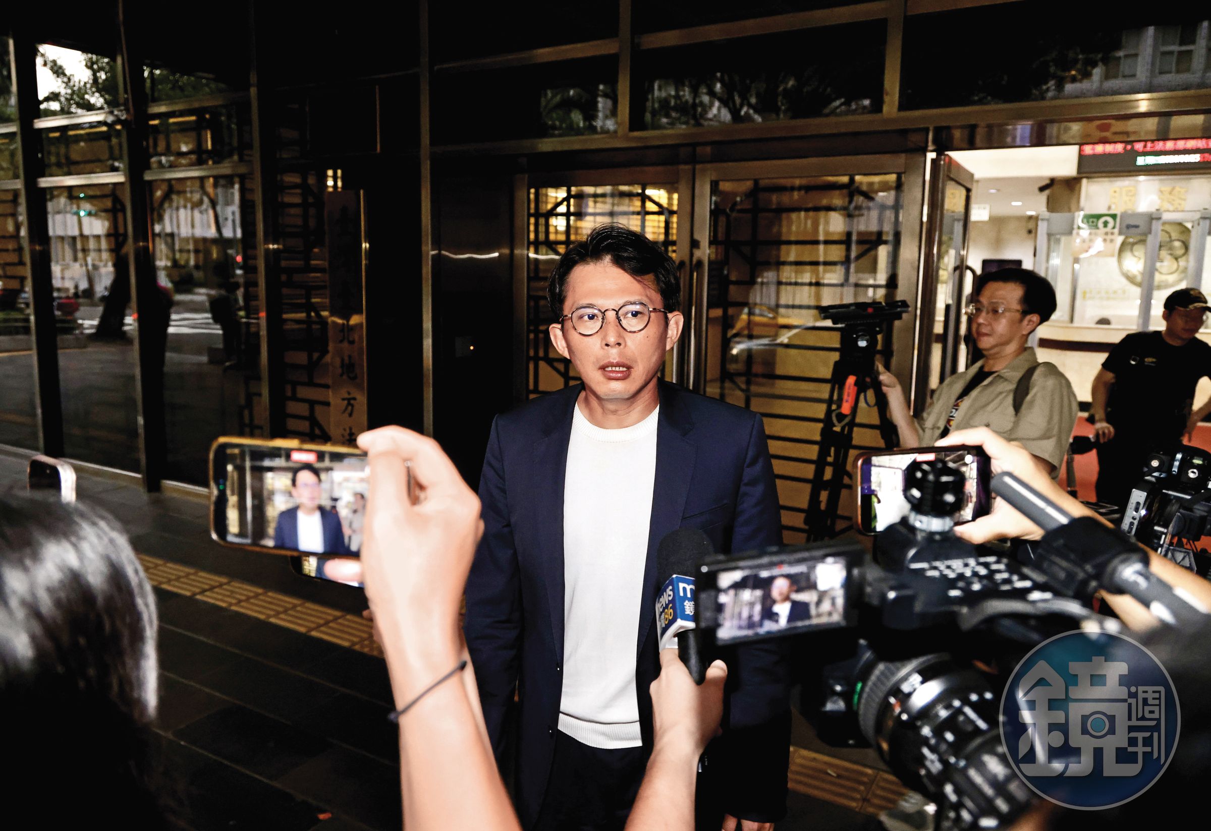 黃國昌訊後絕口不提凱思或狗仔案情，反轟檢方隨匿名檢舉起舞，明顯避重就輕。