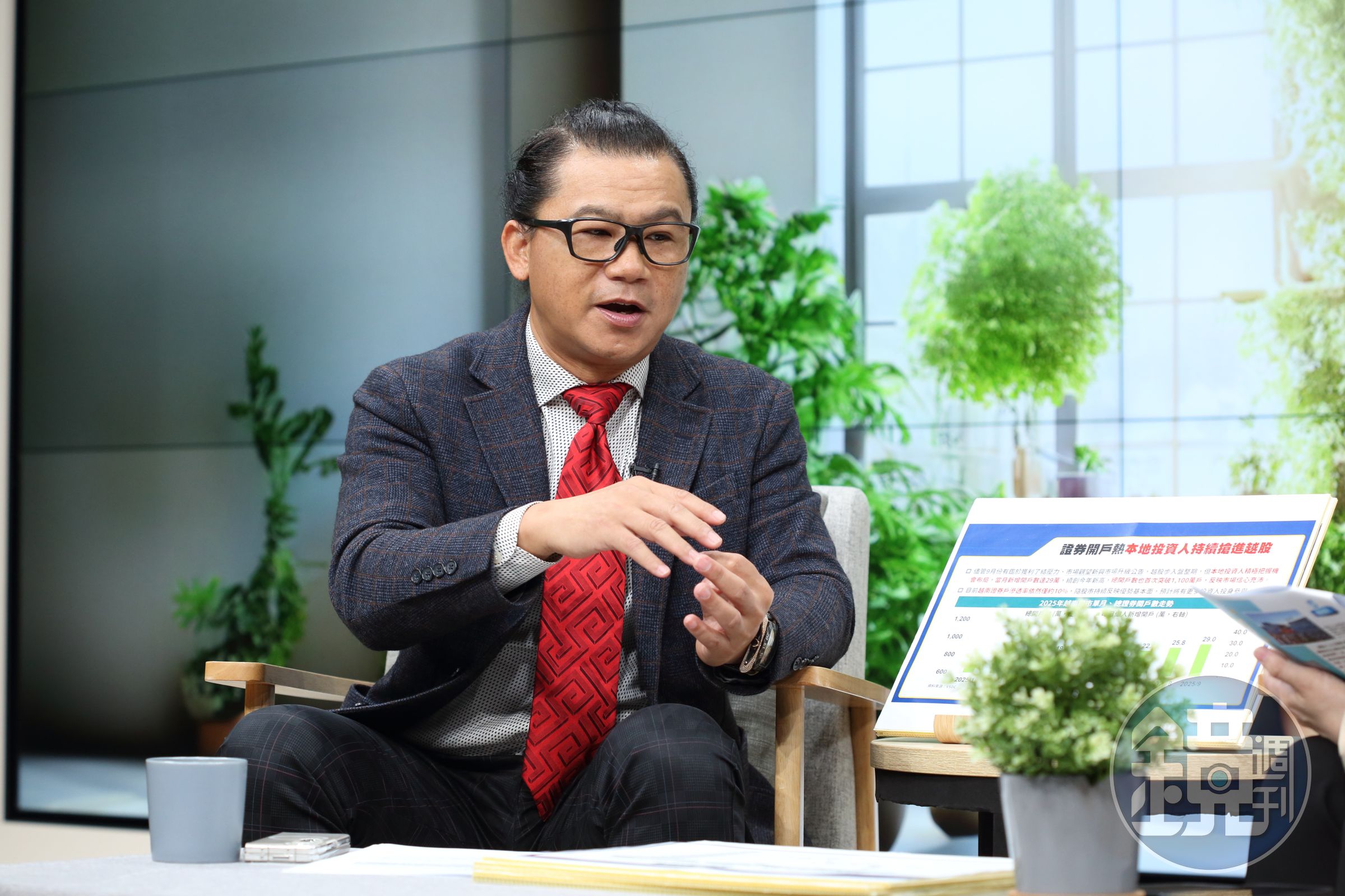 股怪教授謝晨彥指出,買進市值型ETF能囊括有影響力的公司。