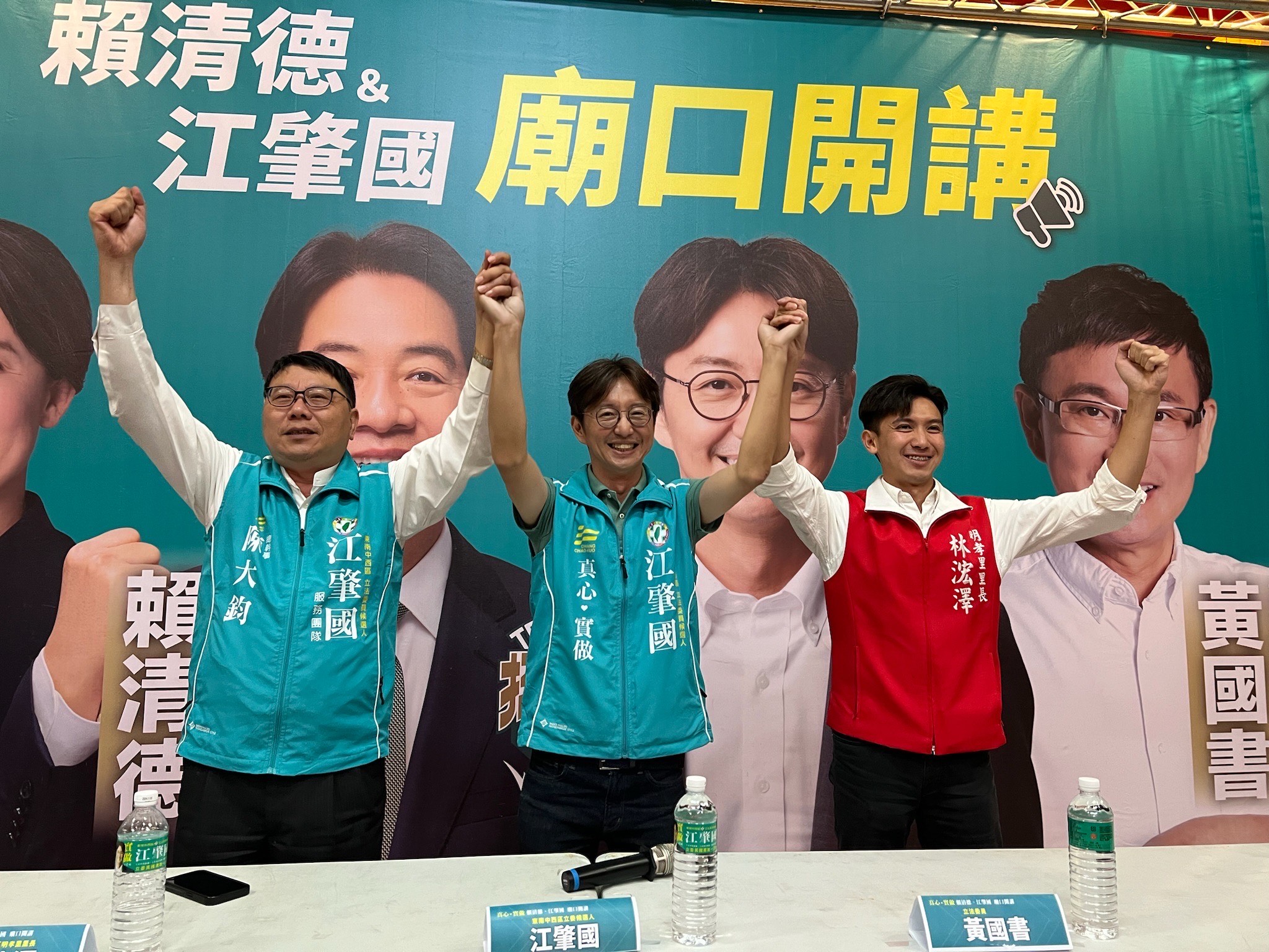 立法委員參選人江肇國今（2）日在台中市西區均安宮舉辦廟口開講座談會。（江肇國辦公室提供）