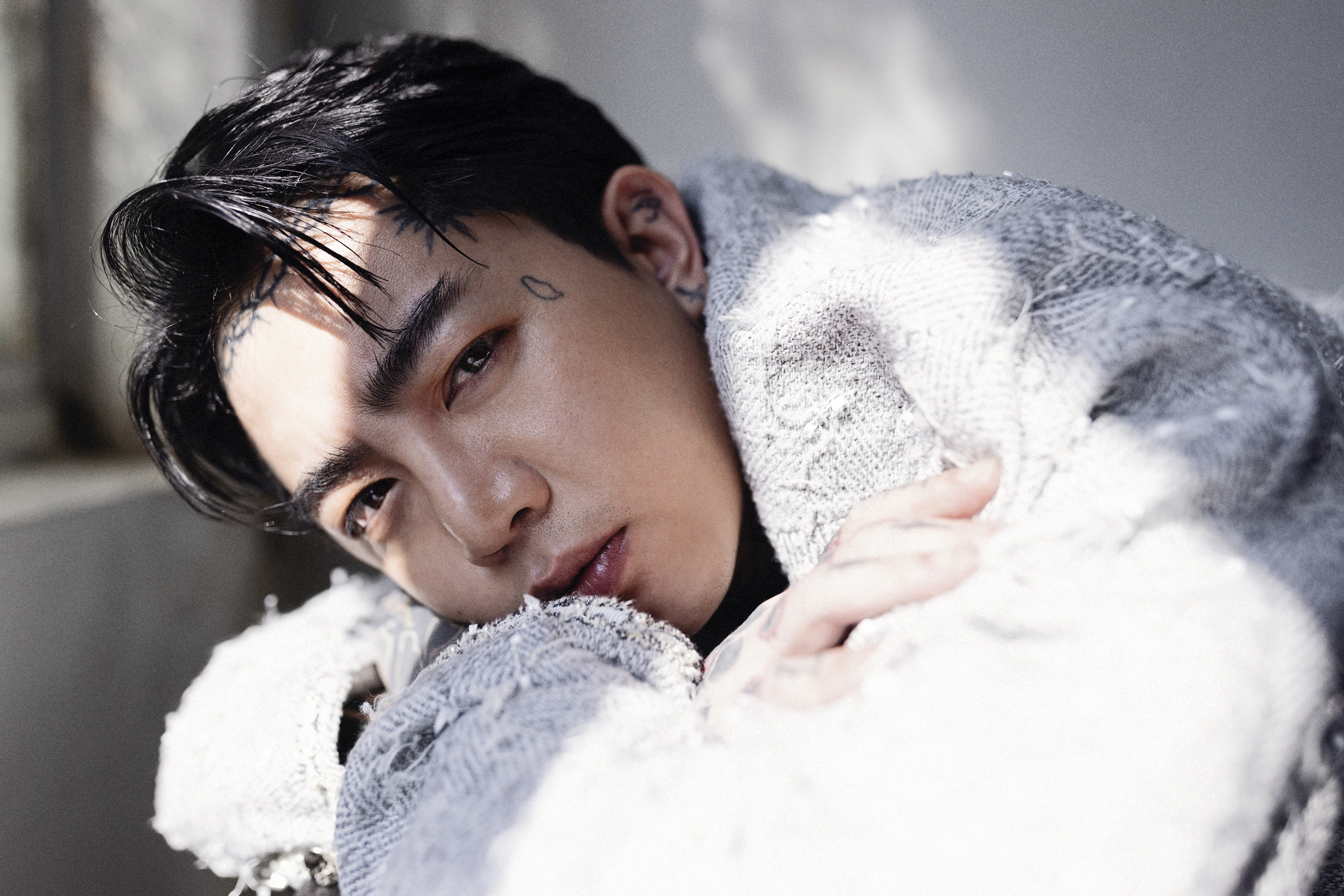 剛推出新專輯有父愛光輝，謝和弦說，以前聽他歌的人現在很多也有了小孩，可以理解他的心境，「我覺得我們是一起成長的。」