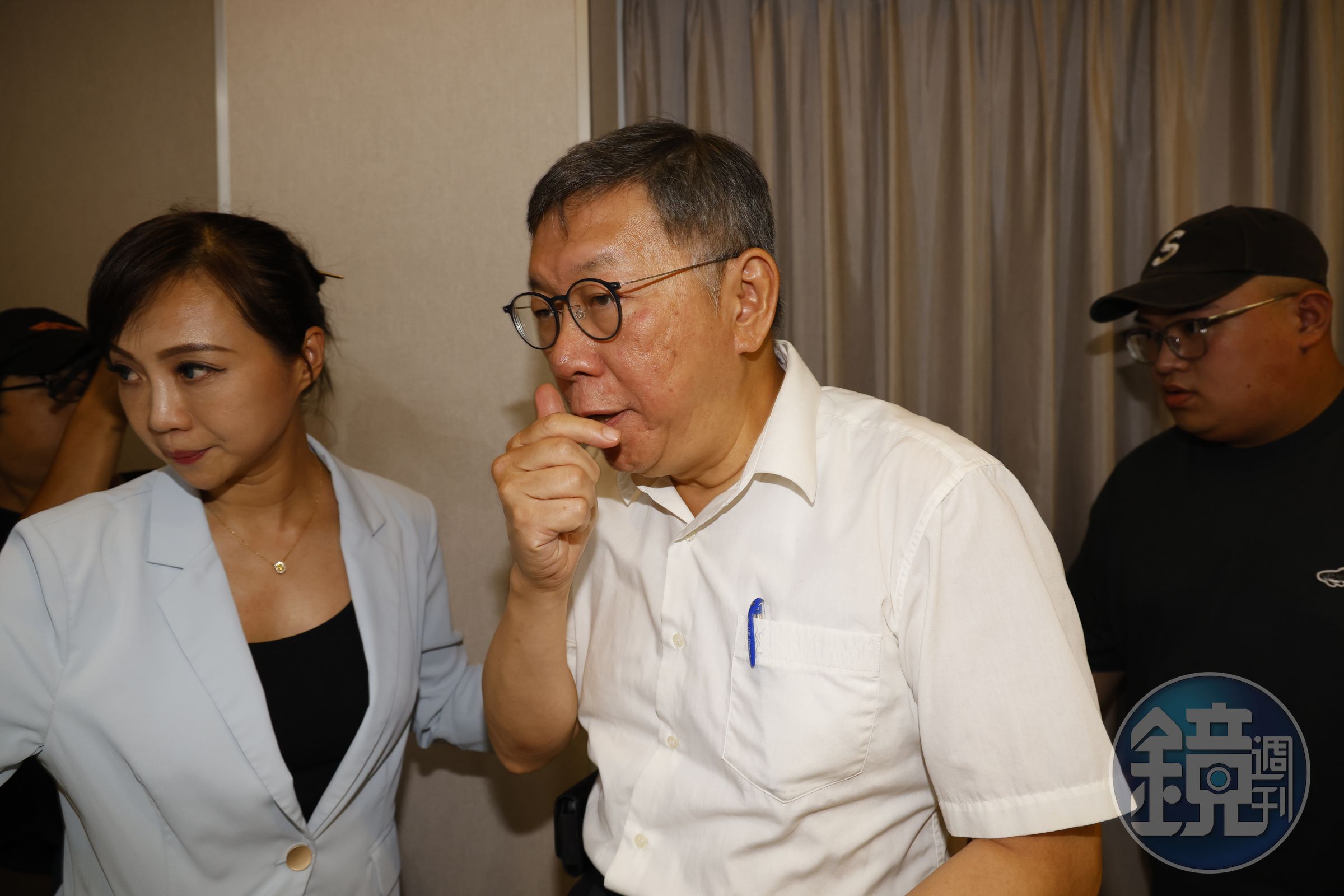 柯文哲對於媒體追問的問題總是避重就輕的回答,甚至放話提告端木正。
