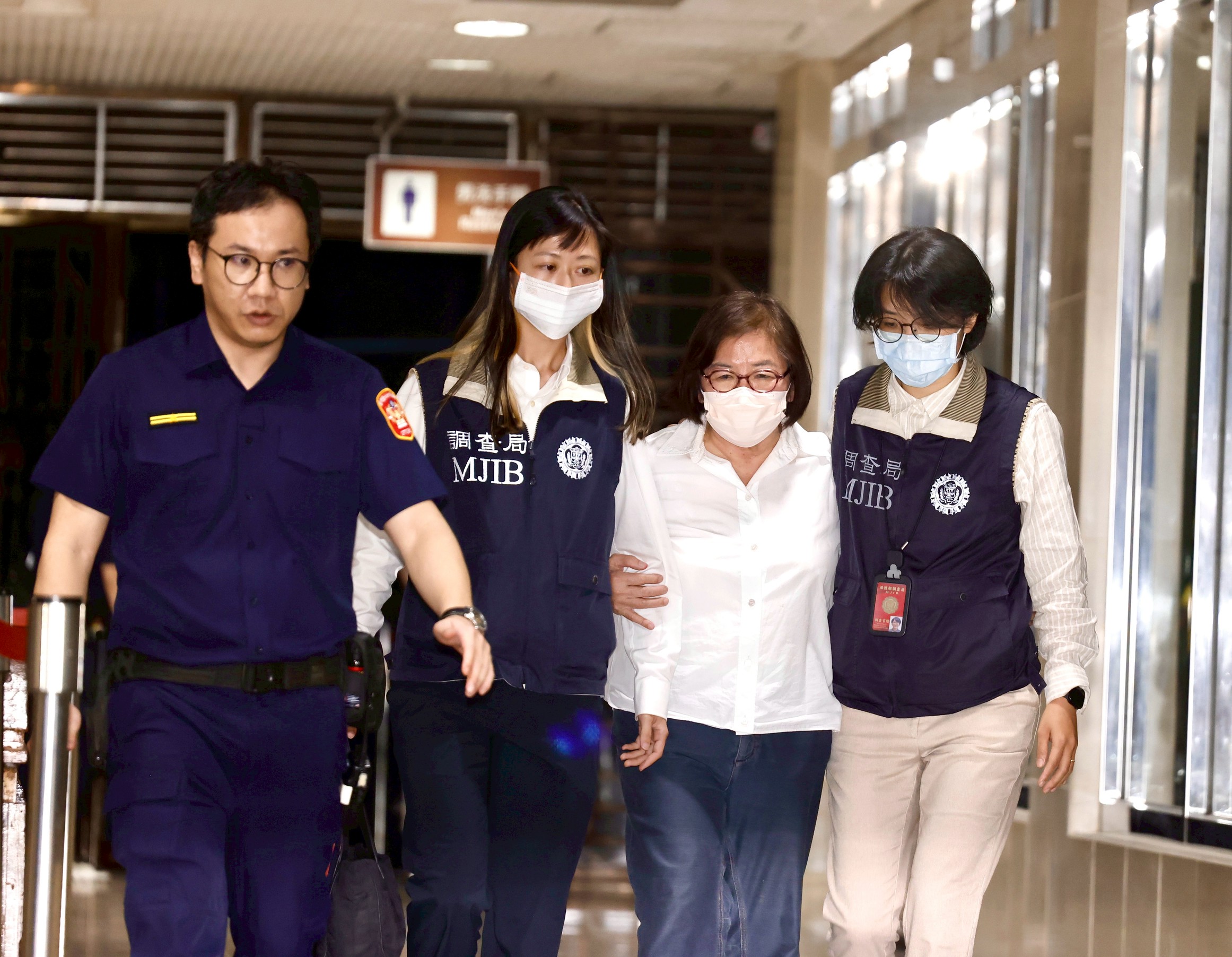 台北地檢署複訊後，認定市黨部主委黃呂錦茹（圖）等人有串滅證之虞，向法院聲押禁見。