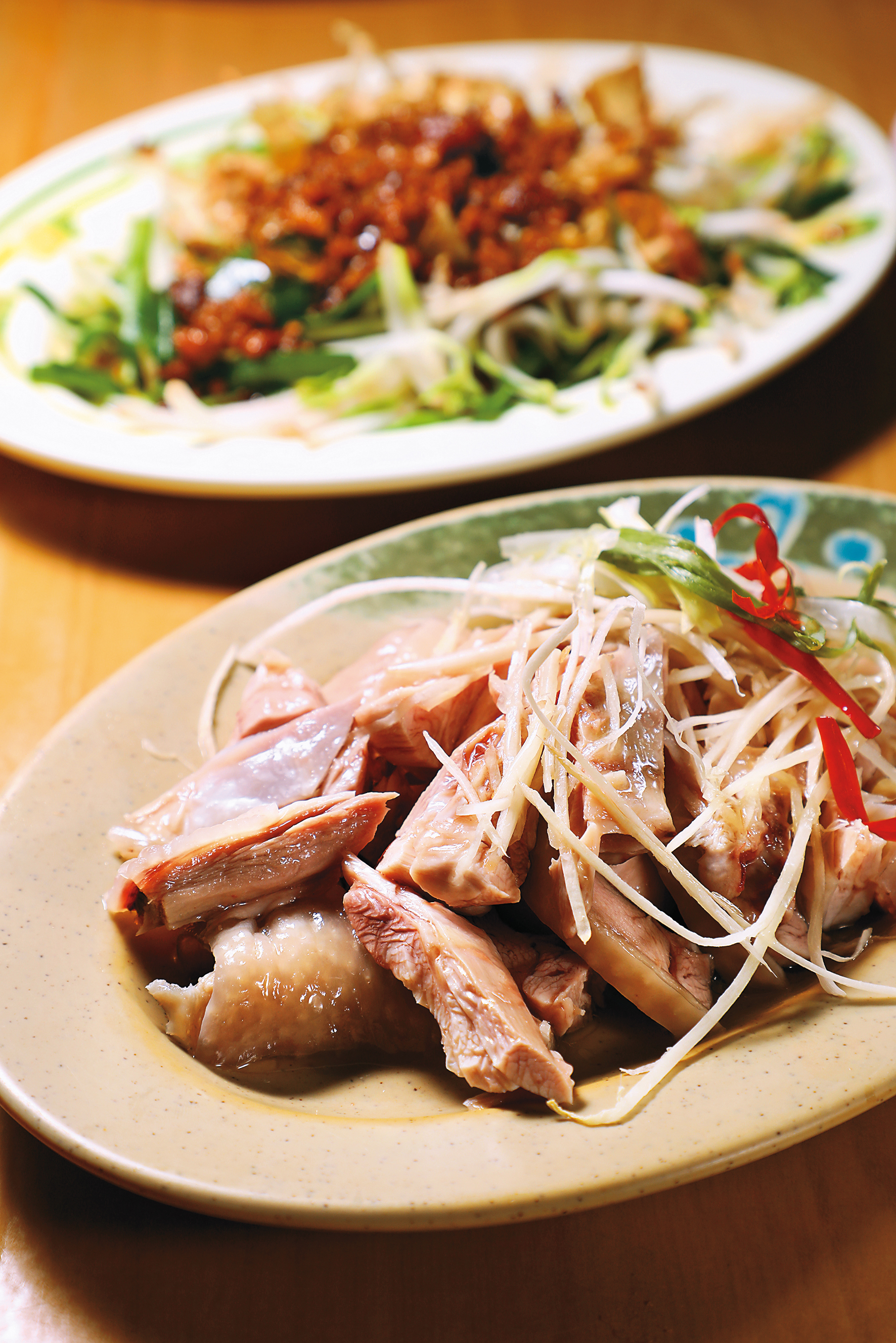 「涼油雞」的肉質很有韌勁，下酒最好。（200元／份）