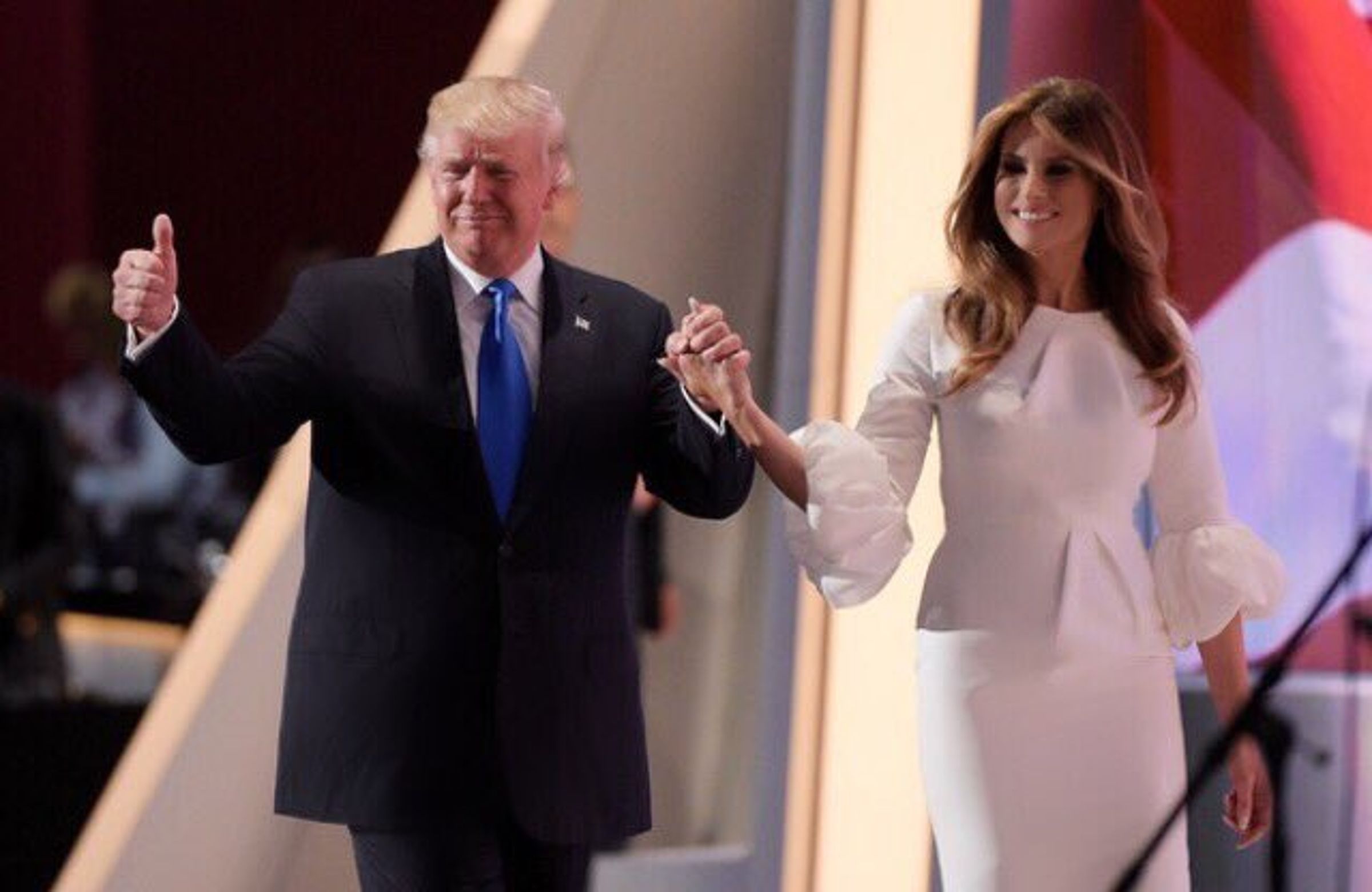 川普(左)與梅蘭妮亞(右)結婚19年。(翻攝@MELANIATRUMP X)