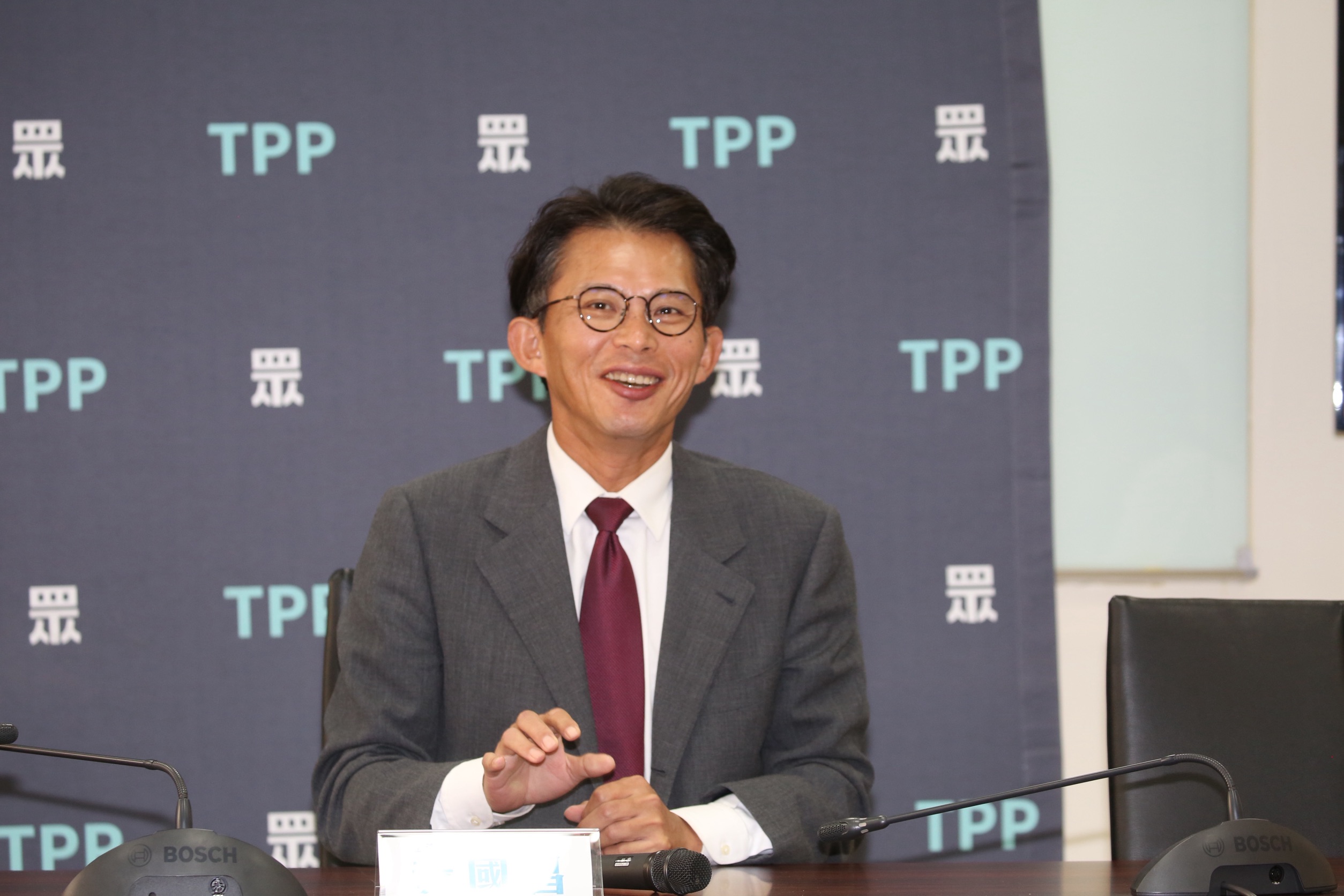 黃國昌被爆狗駭一體，黃揚明喊話民眾黨備妥下一位黨主席。（鏡報董孟航）