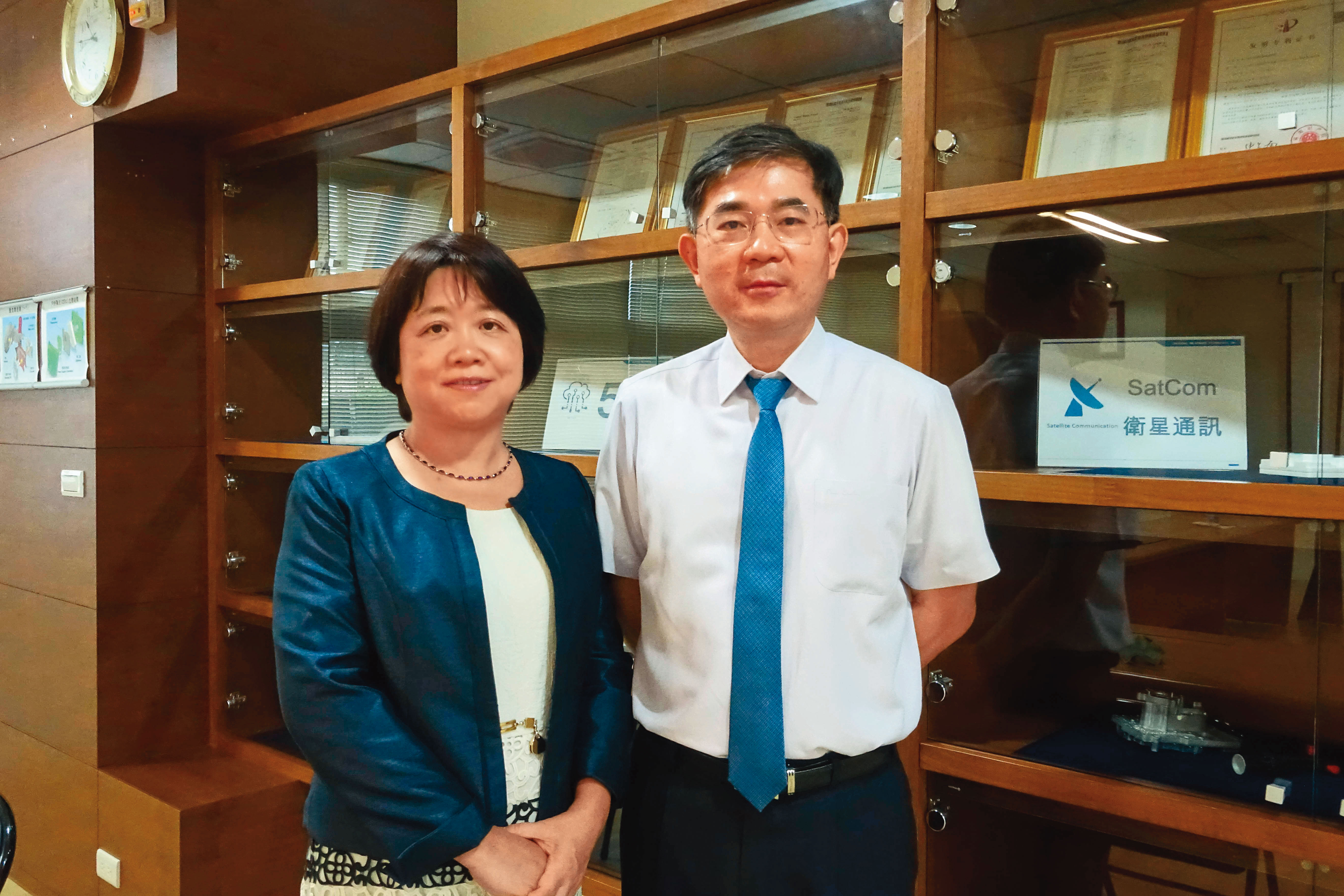 昇達科通吃國際低軌衛星4大廠訂單。圖左為董事長陳淑敏，右為總經理吳東義。（盧佳柔攝）