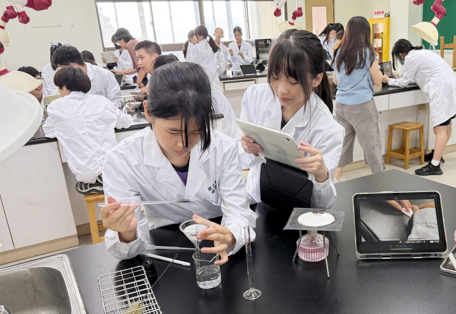 葳格國際學校中學部生生有平板，iPad使用率達100%。(葳格國際學校提供)