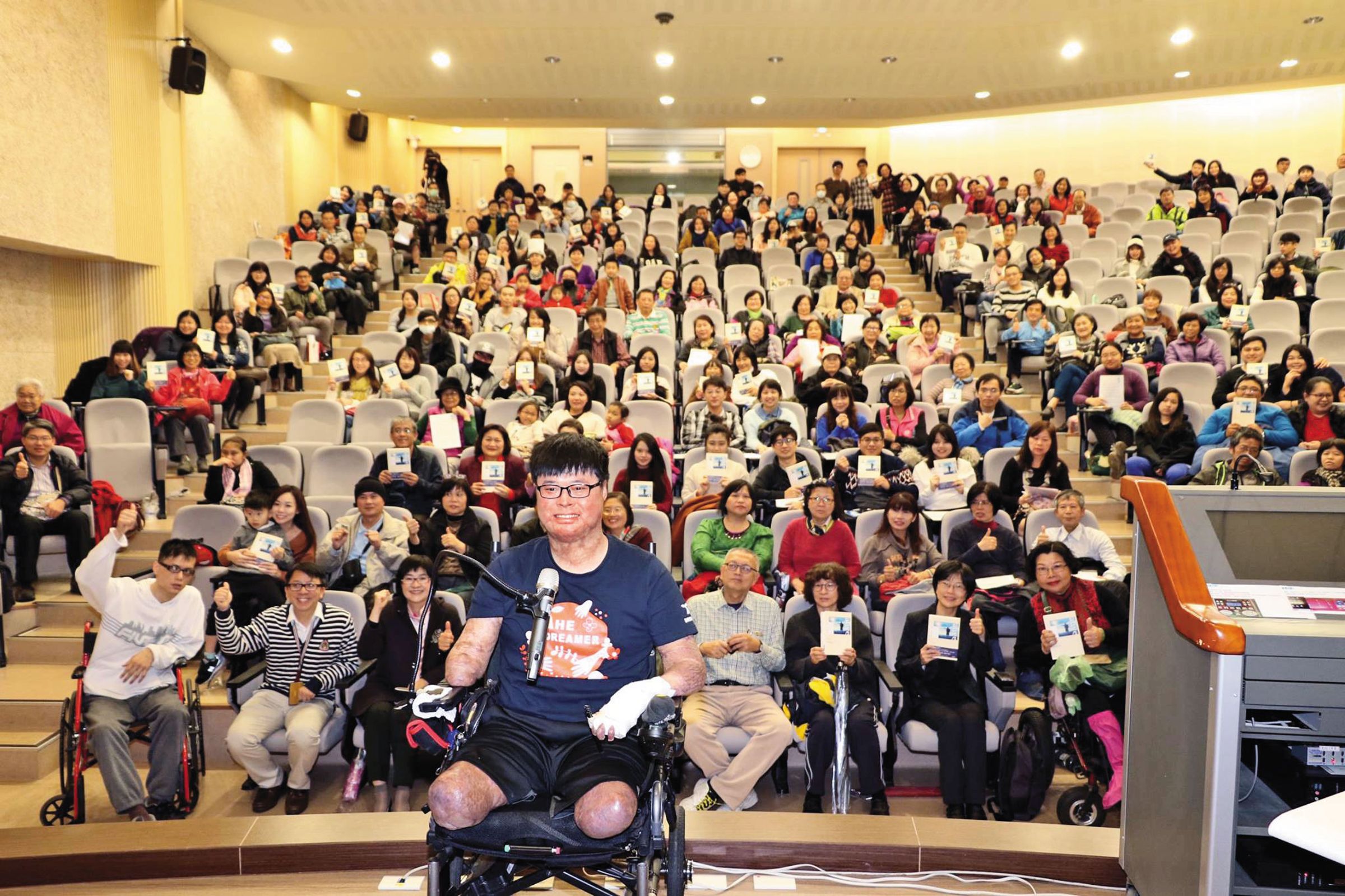 黃博煒2018年出書時，於新北市立圖書館演講。（黃博煒提供）
