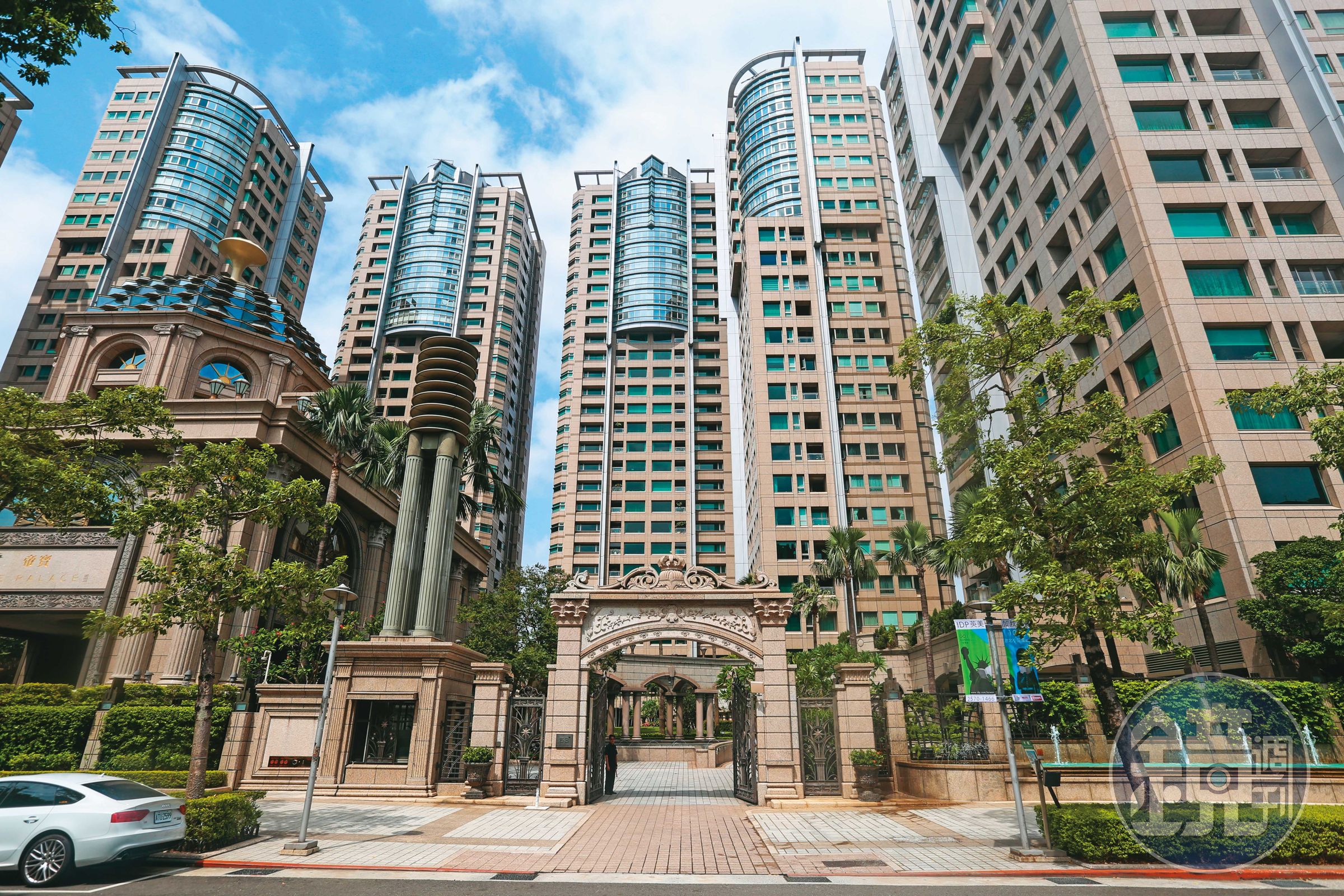 全台知名的豪宅仁愛路帝寶就是出自宏泰集團之手。