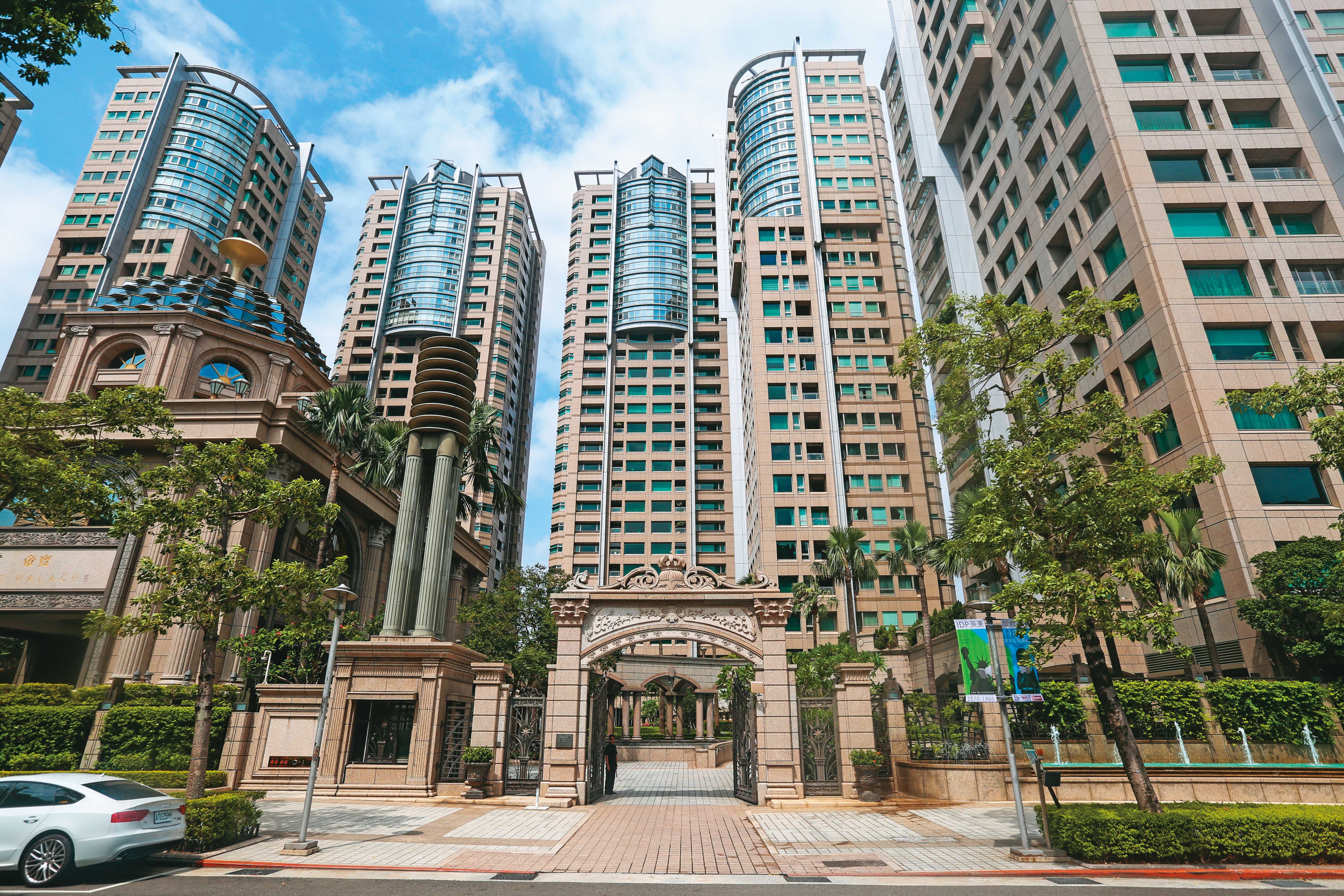 全台知名的豪宅仁愛路帝寶就是出自宏泰集團之手。