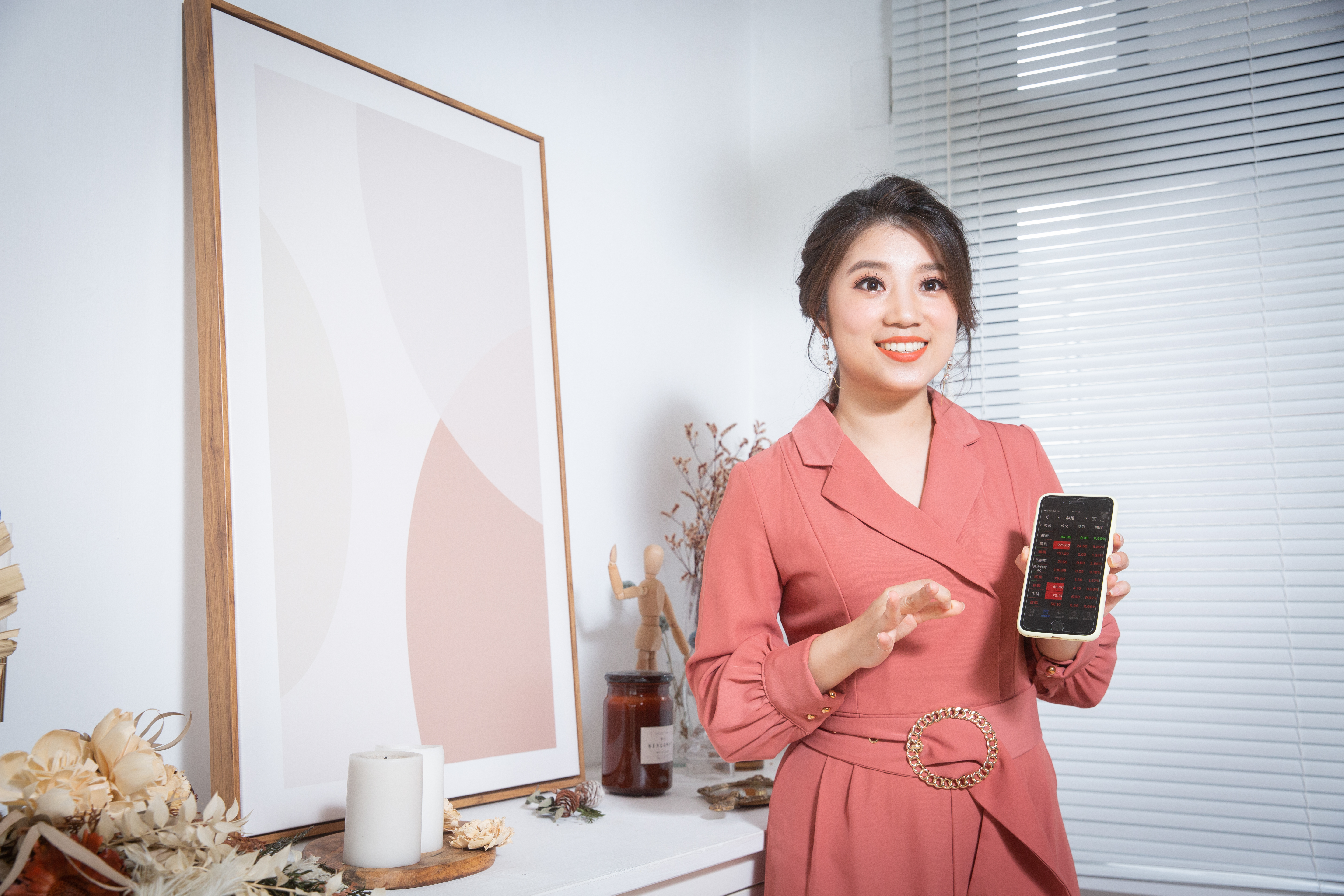 財經節目主持人葉芷娟分享，靠母子基金幫父母規劃退休金，能穩健做到月領3.4萬元，積極點還能領到6萬元。（本刊資料照）