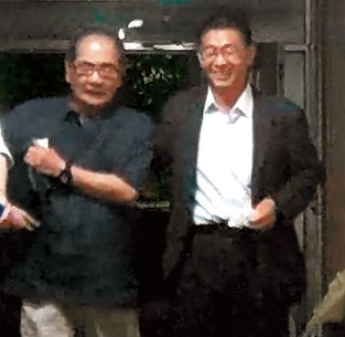 10月7日，02:21:31，民進黨立委許智傑（右）現身OLA酒吧，還搭吳乃仁（中）便車回大安會館。