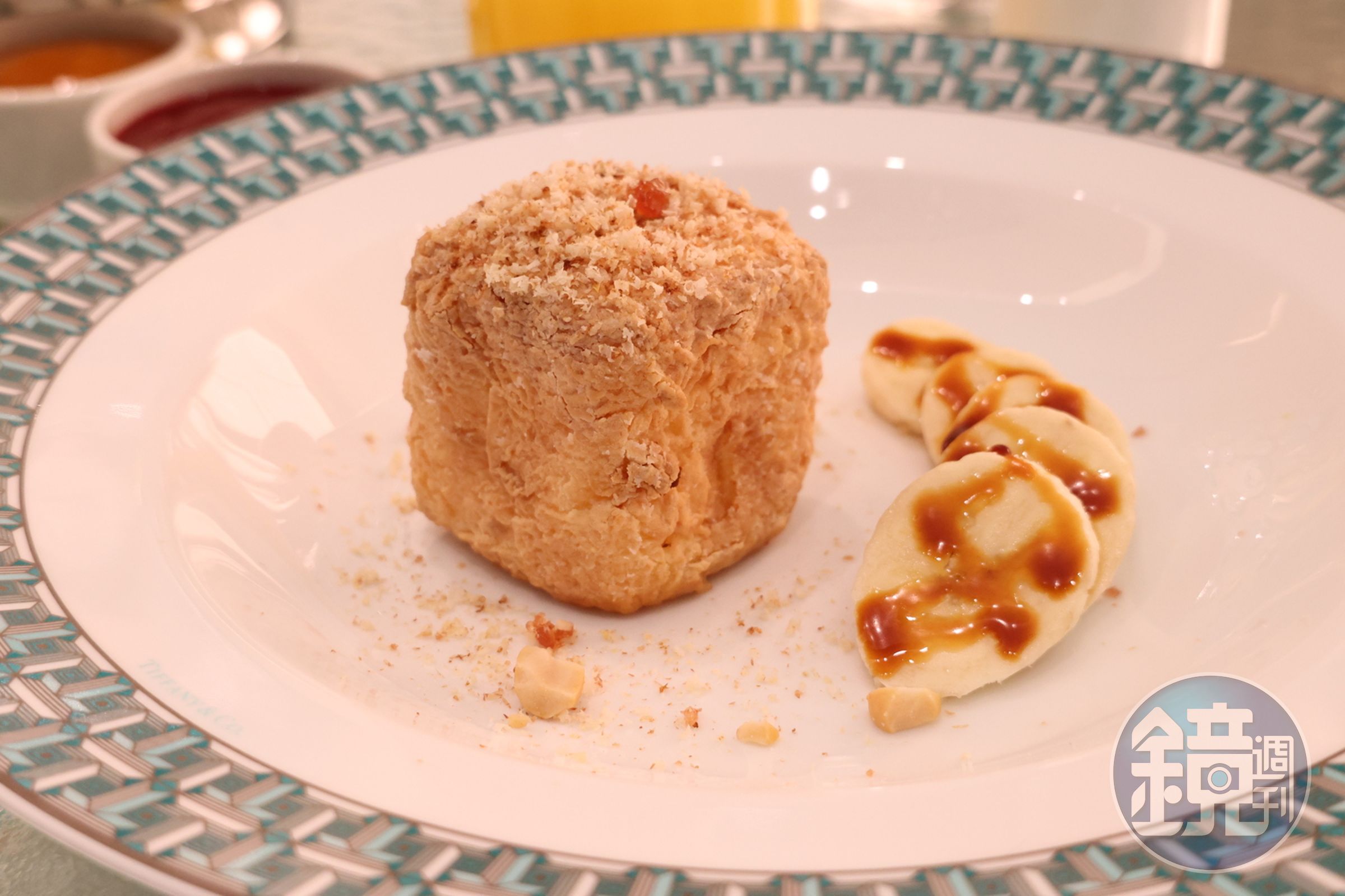 早餐「Breakfast at Tiffany's」將布里歐麵包撒上肉桂花生糖粉,口感如布丁。