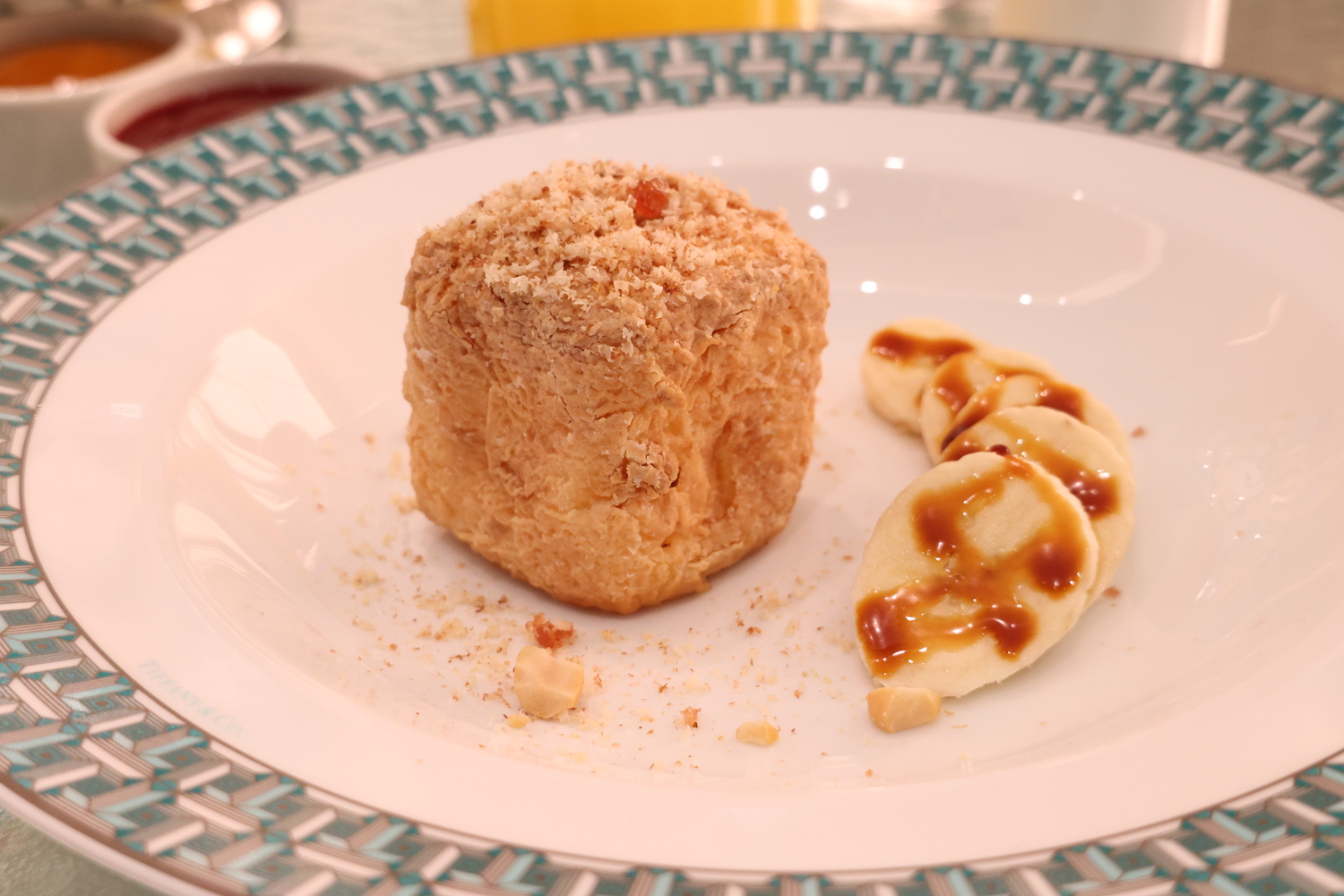 早餐「Breakfast at Tiffany's」將布里歐麵包撒上肉桂花生糖粉,口感如布丁。