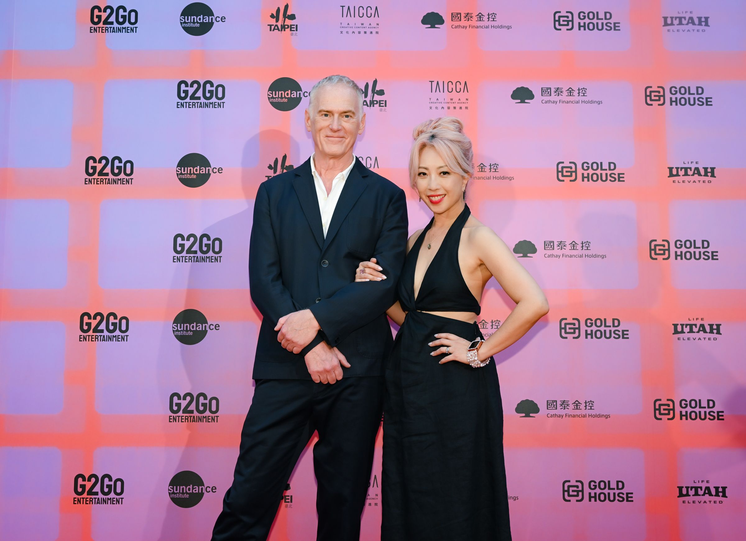 好萊塢導演、製片吳怡君(右)和導演夫婿亞倫泰勒(左)來台出席亞洲日舞影展活動。(亞洲日舞影展提供)