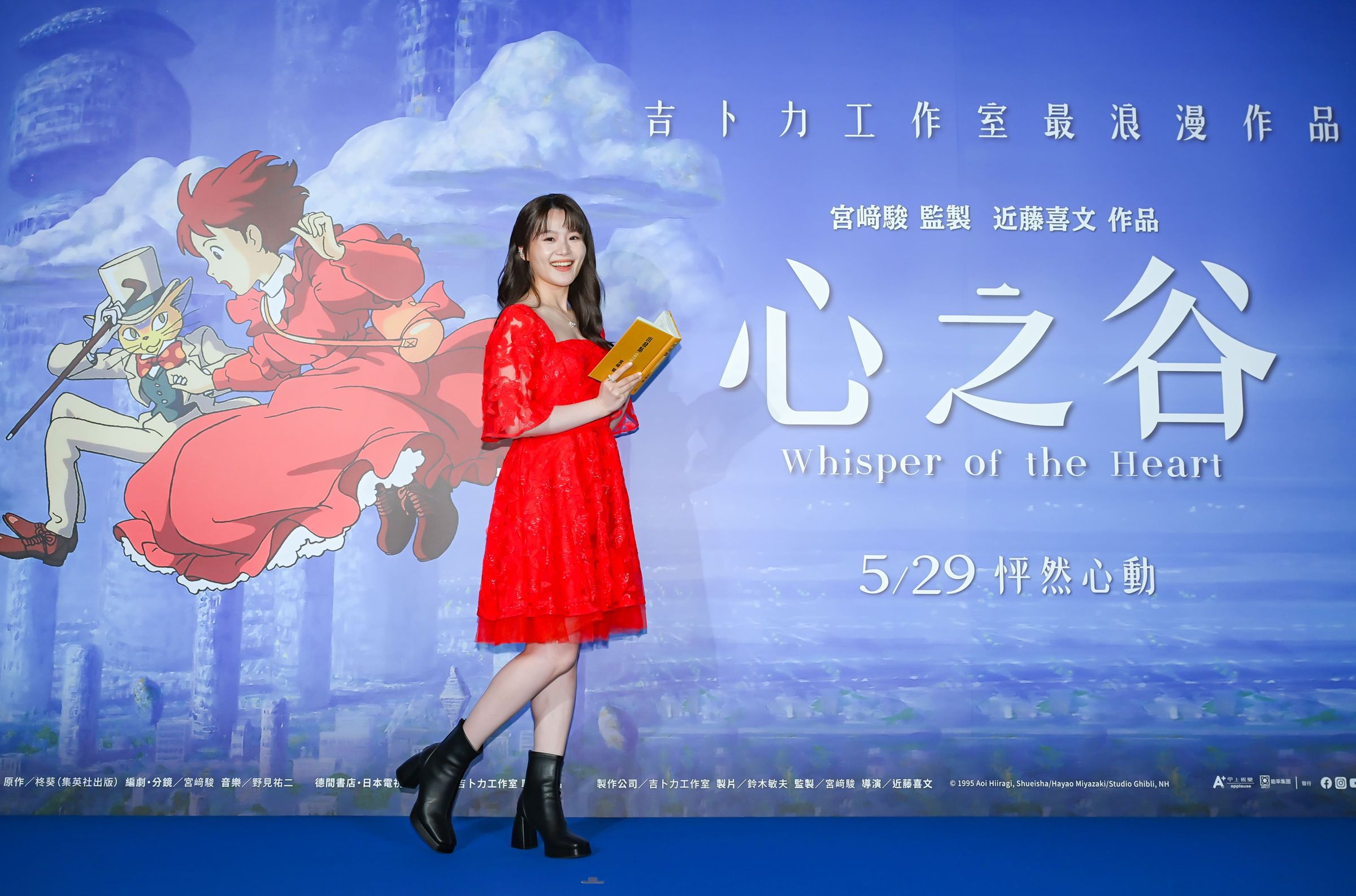 楊小黎cosplay《心之谷》主角「月島雯」現身首映會。（甲上娛樂提供）