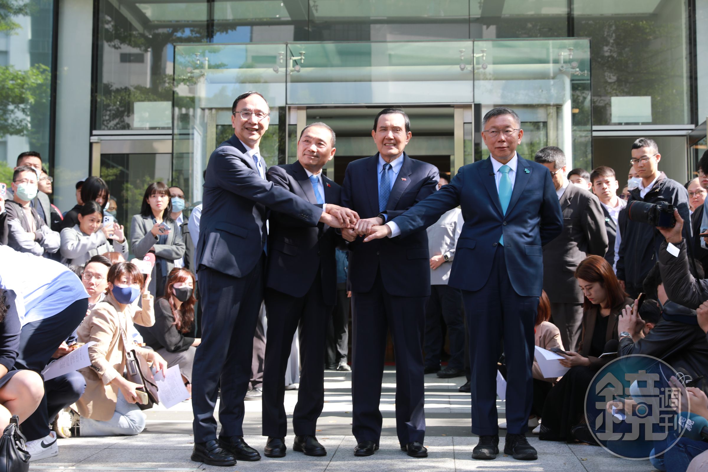柯文哲、馬英九、侯友宜、朱立倫今達成共識，由藍白陣營與馬各自推薦一位民調統計專家，檢視各界民調決定候選人。