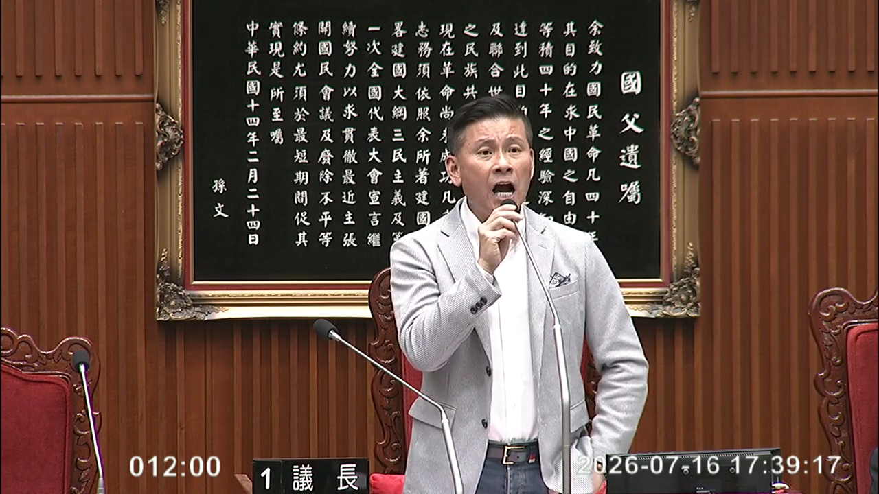 簡舒培與蔣萬安昨天在議會質詢時互嗆，議長戴錫欽多次提醒後，終於忍不住暴怒直呼「可以了，講夠久了」。（翻攝自台北市議會網站）