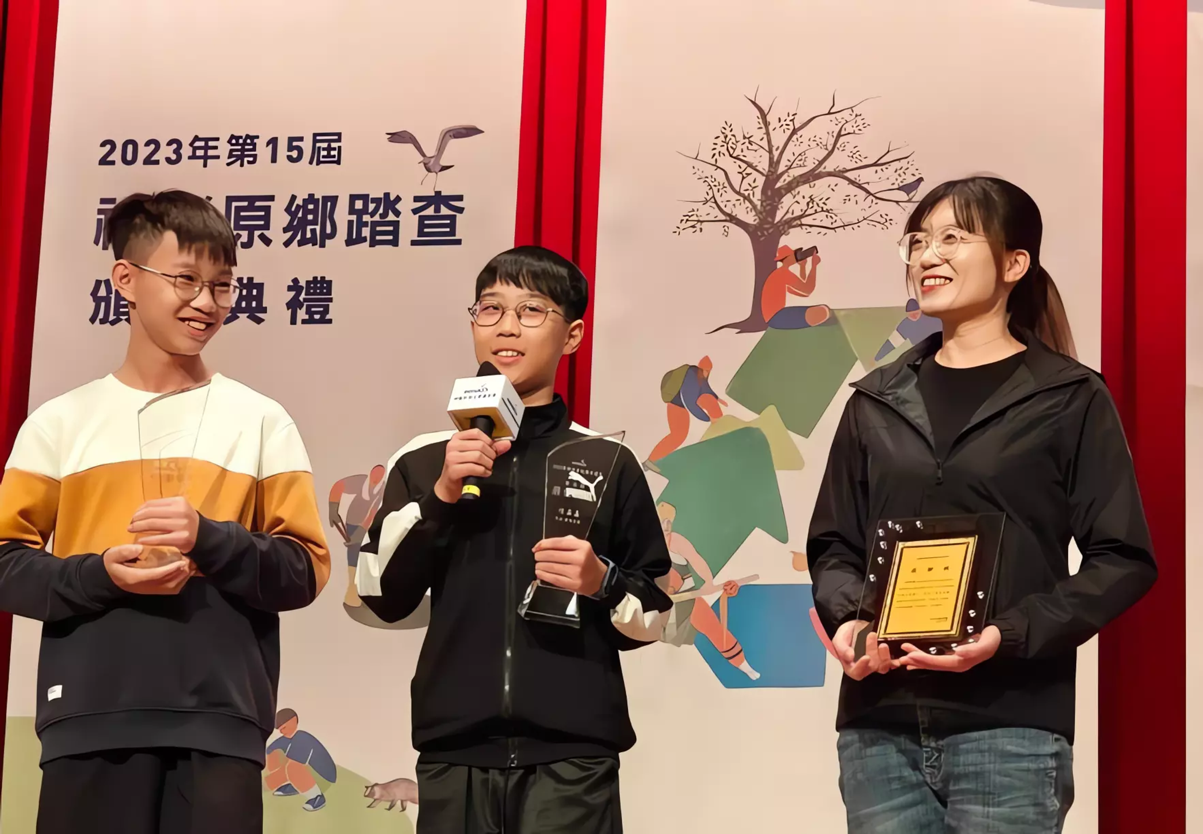  何婷婷率大同國中影創社的同學共同創作作品，榮獲大獎。（何婷婷提供）