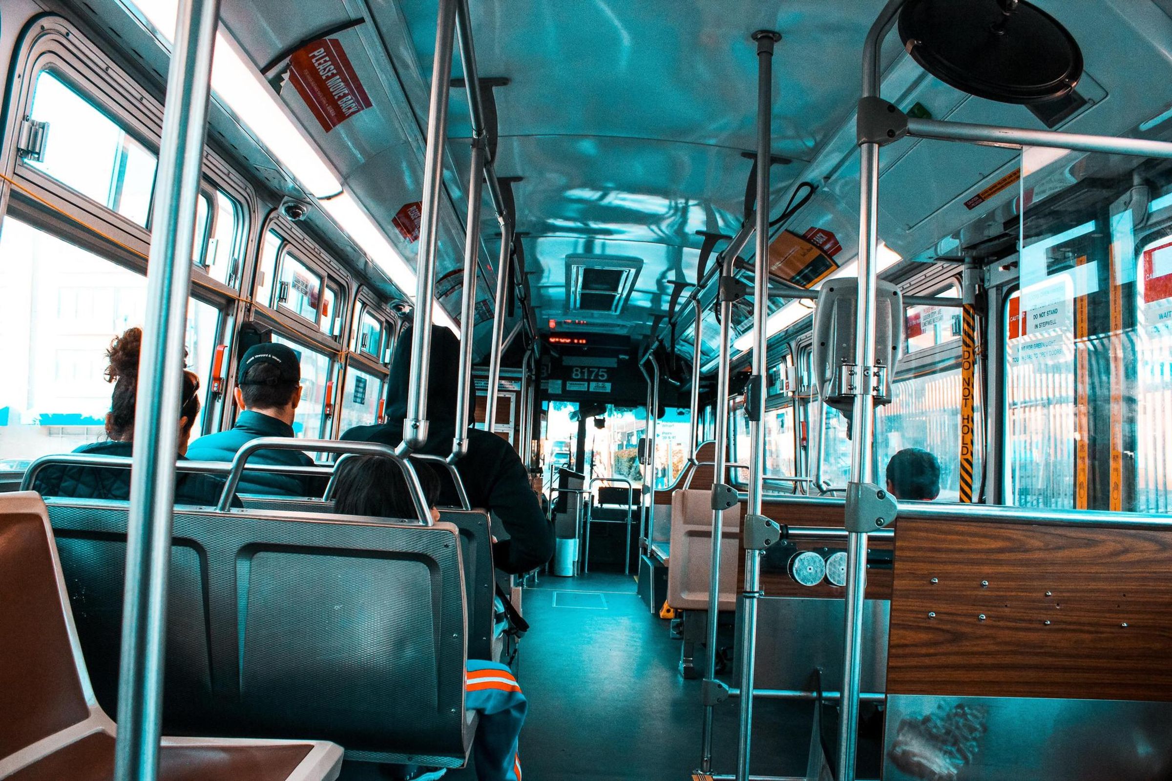 一名女網友透露高中時因為父親驟逝陷入低潮，當時常搭乘的公車司機暖心關心讓她逐漸走出喪親陰霾。（示意圖，Pexels）
