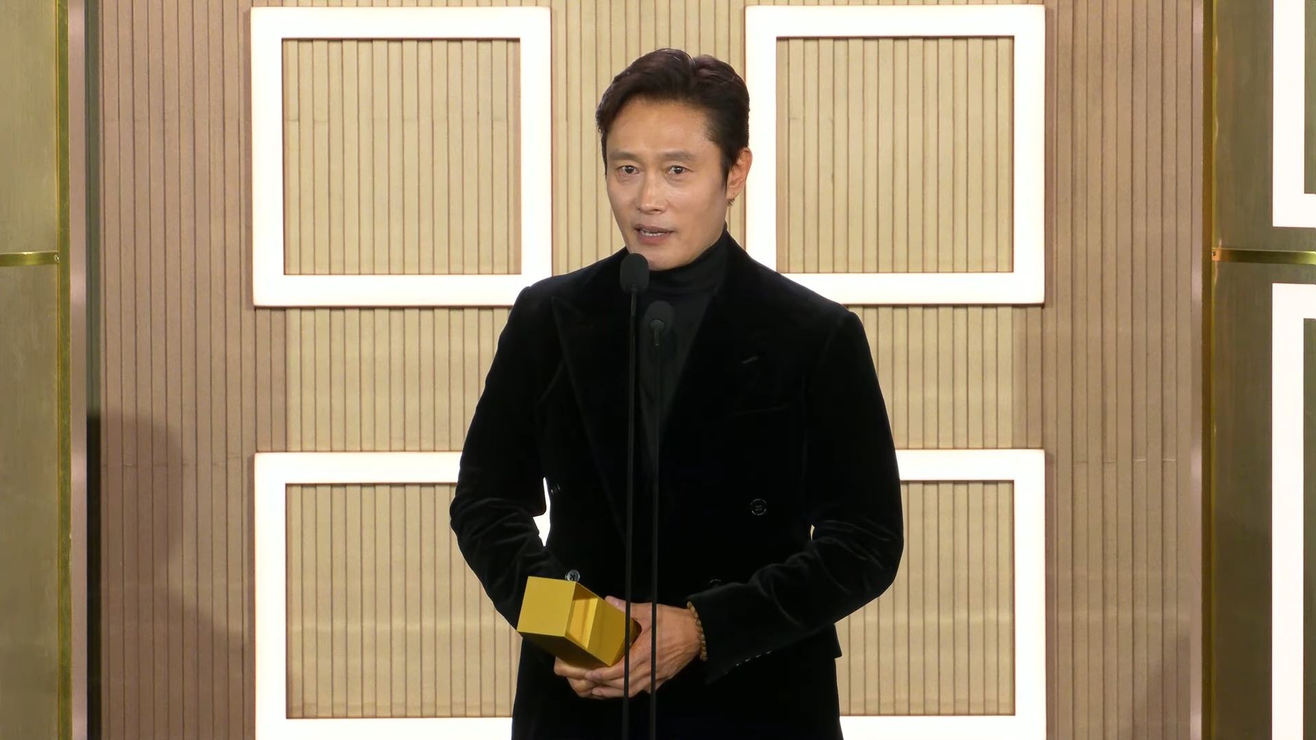 李炳憲獲頒第50屆多倫多國際影展特別貢獻獎，是首位獲此獎的韓國演員。（龍祥電影提供） 